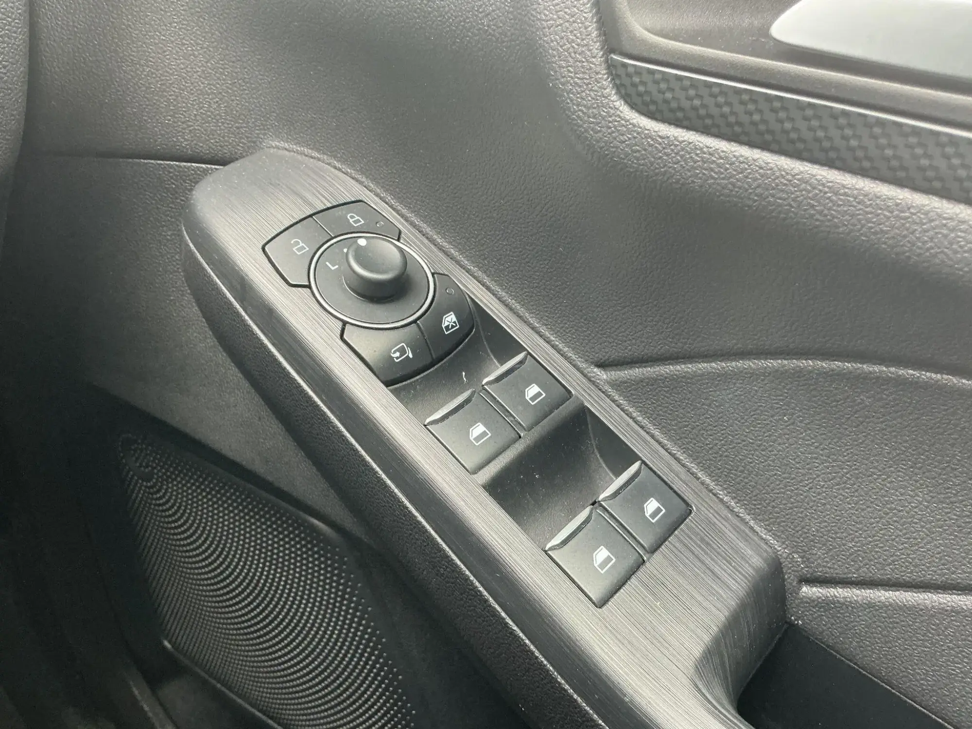 Ford Kuga Hybrid Image 17