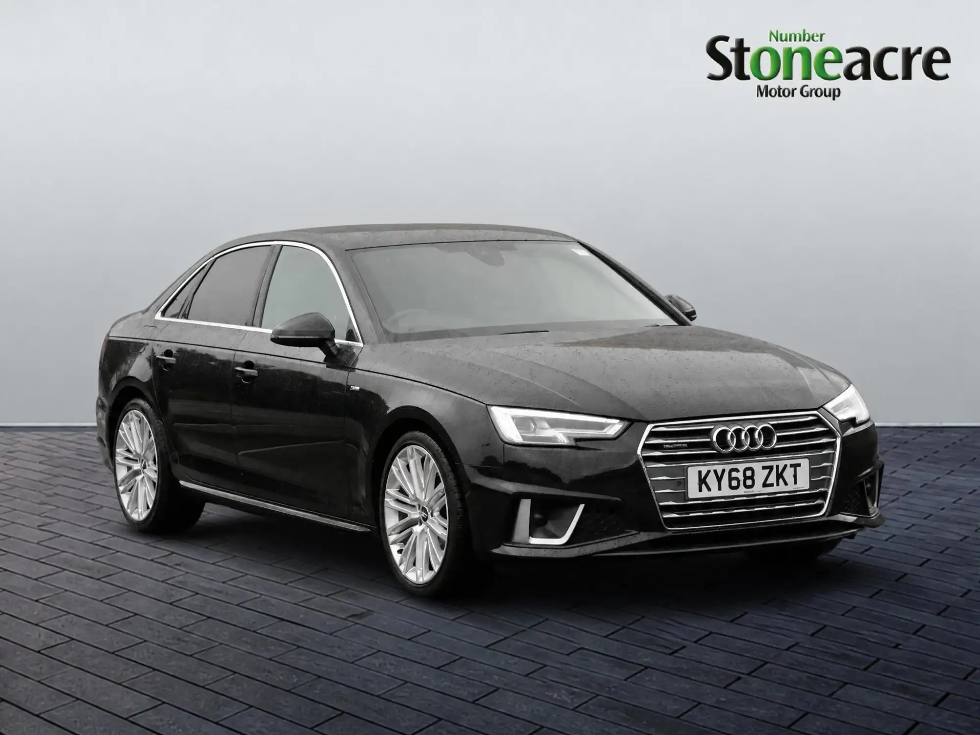 Audi A4 Saloon Image 1