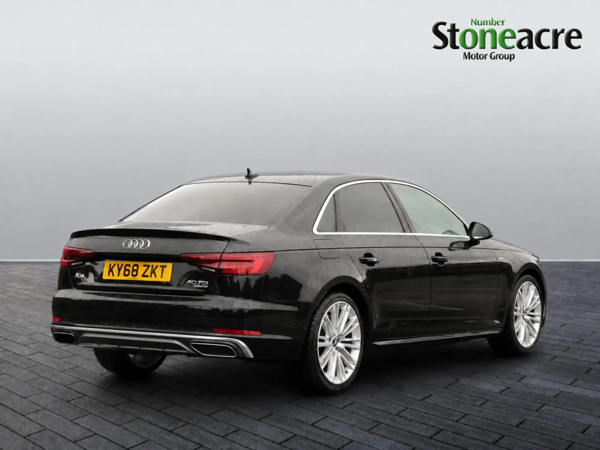 Audi A4 Saloon Image 3