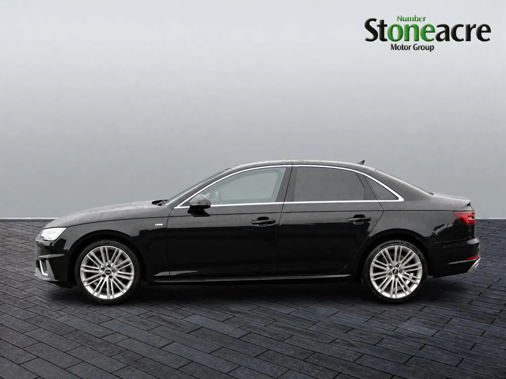 Audi A4 Saloon Image 6
