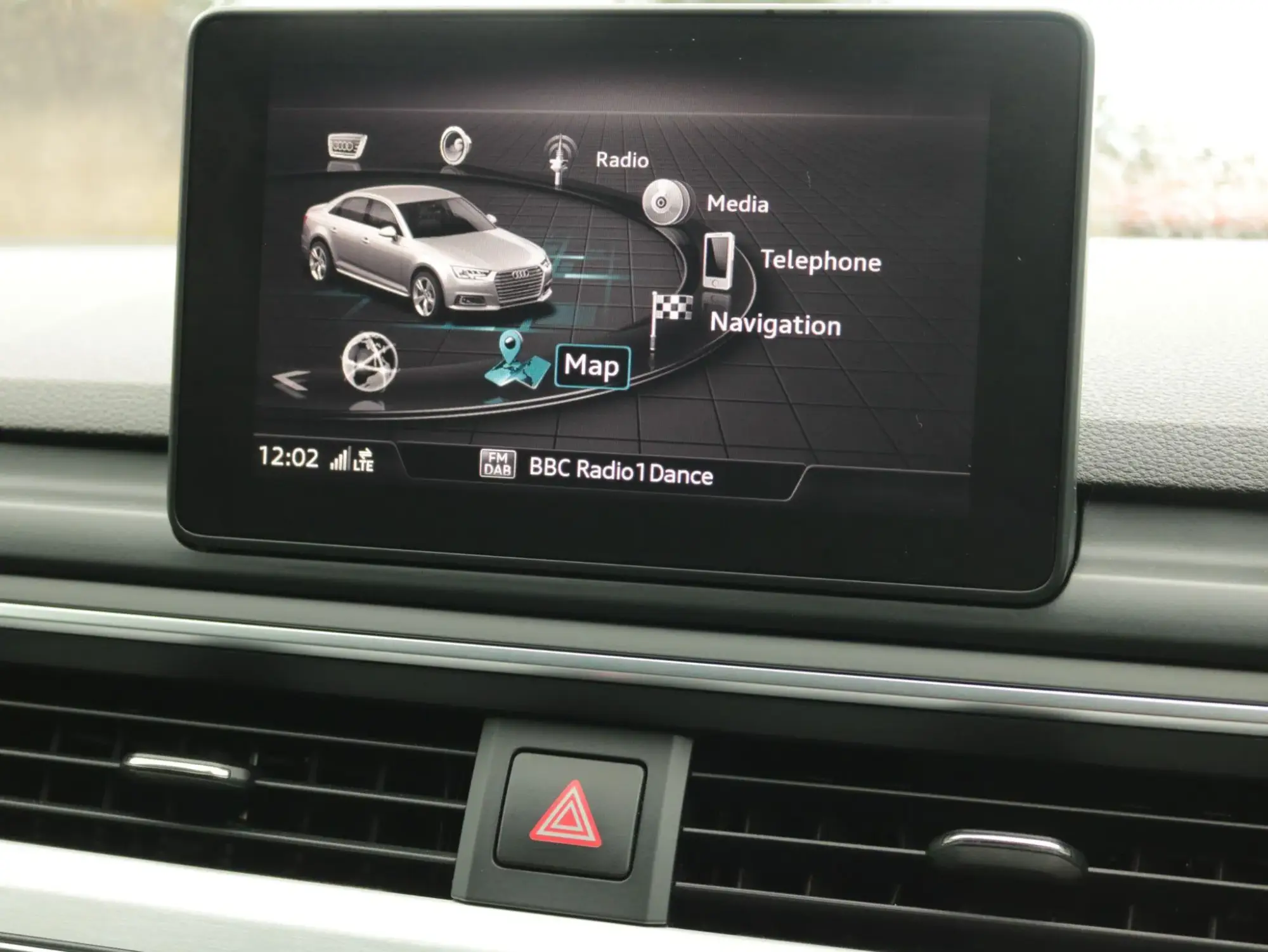 Audi A4 Saloon Image 22