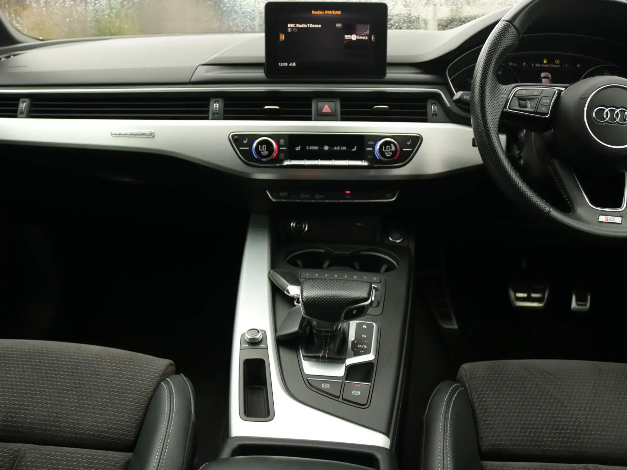 Audi A4 Saloon Image 26