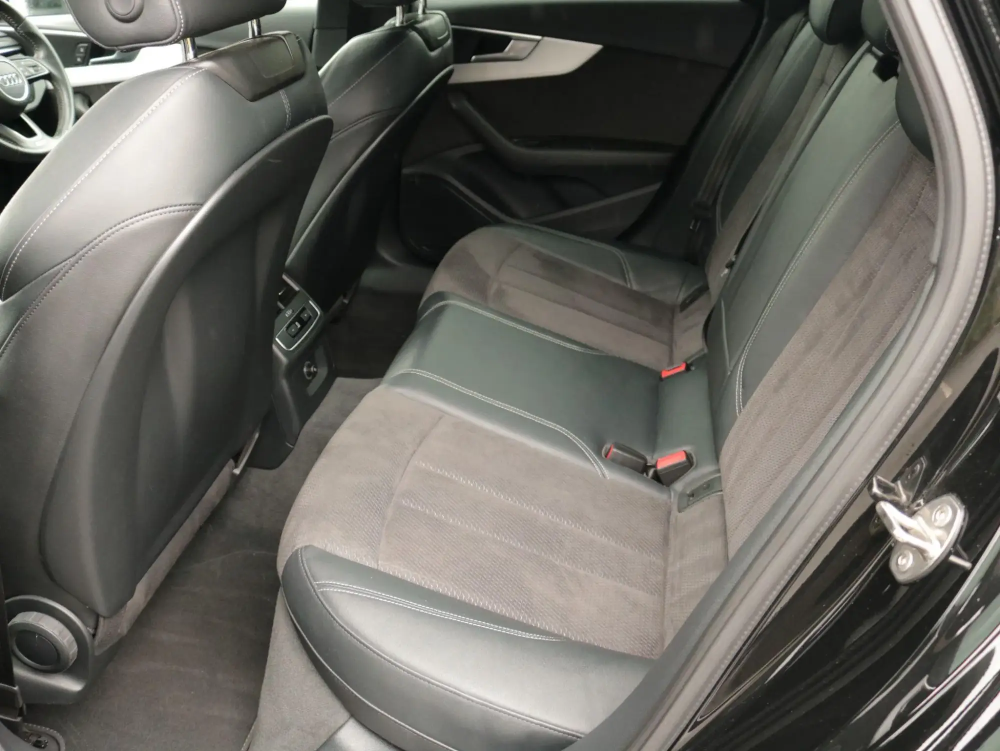 Audi A4 Saloon Image 29