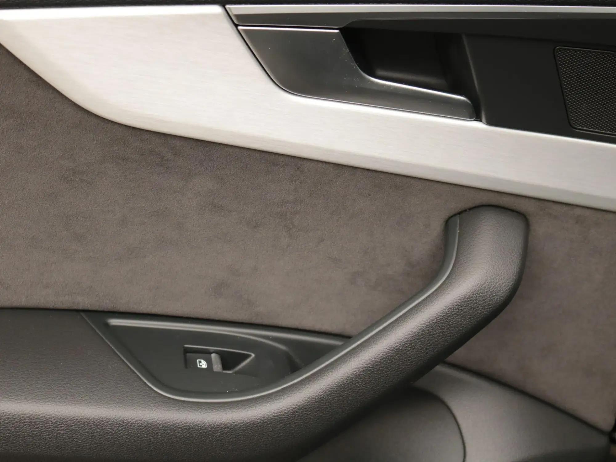 Audi A4 Saloon Image 30