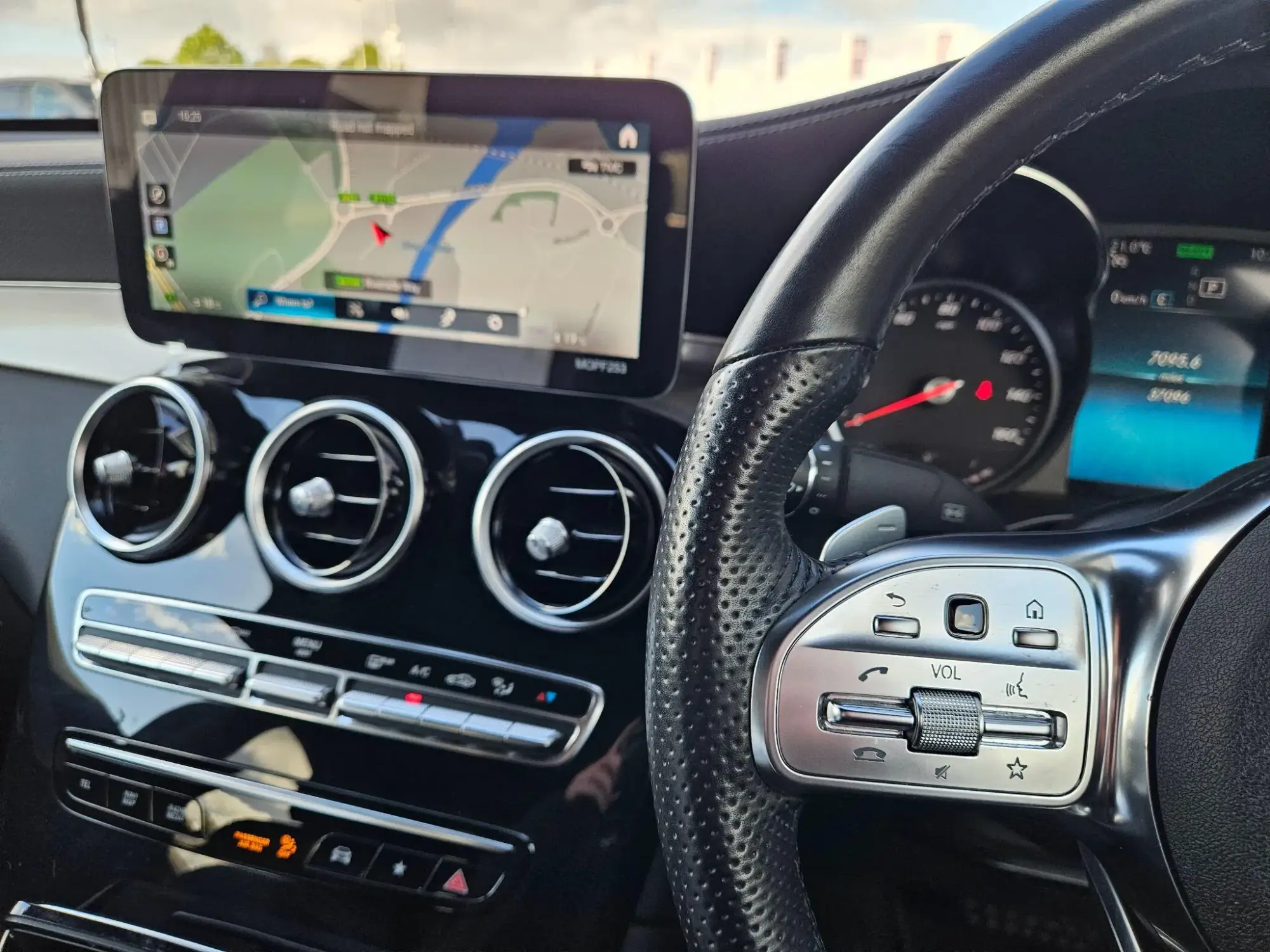 Mercedes-Benz GLC Image 14 Mercedes-Benz GLC Image 14