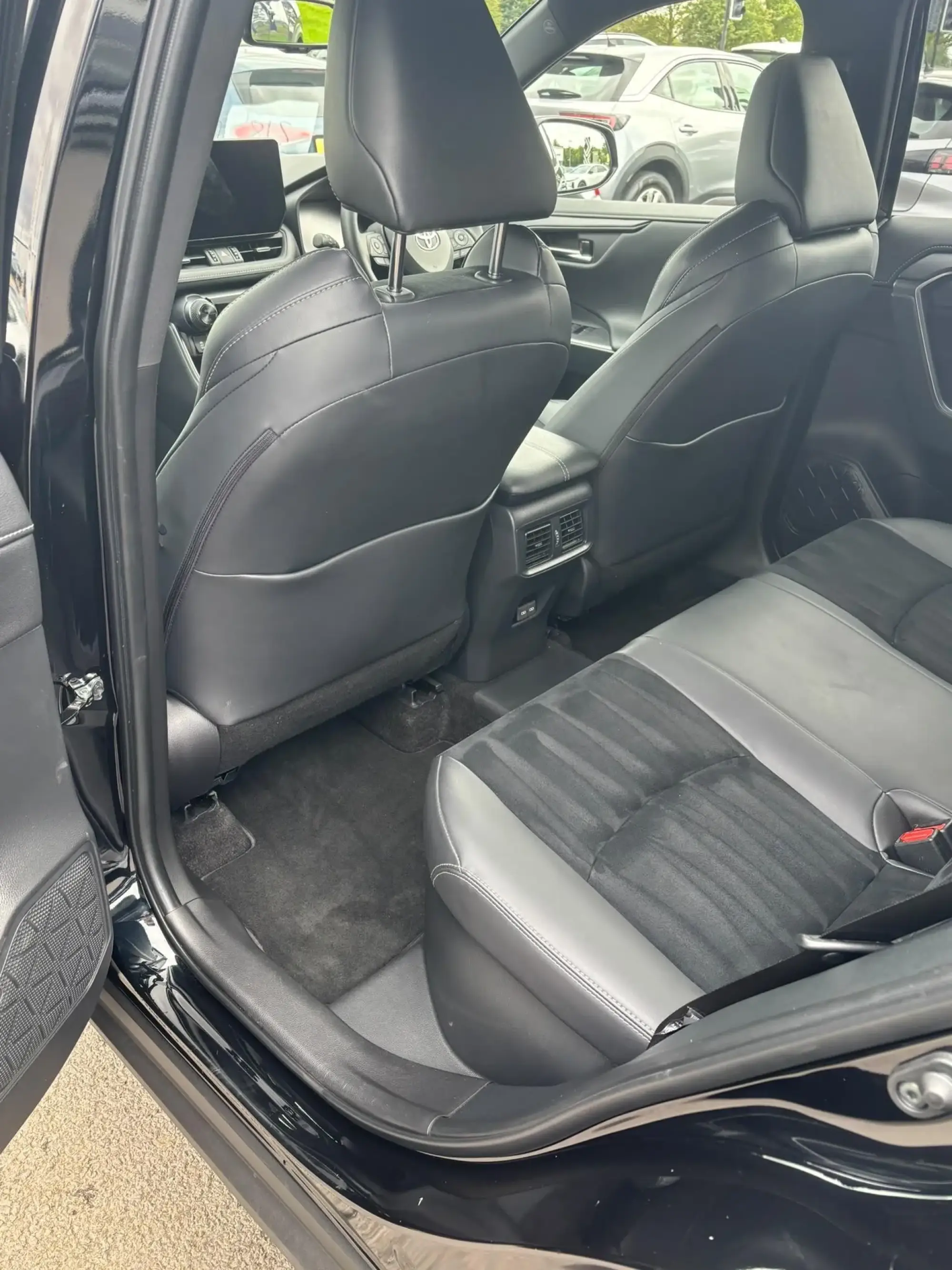Toyota RAV4 Plug-in Hybrid Image 13 Toyota RAV4 Plug-in Hybrid Image 13