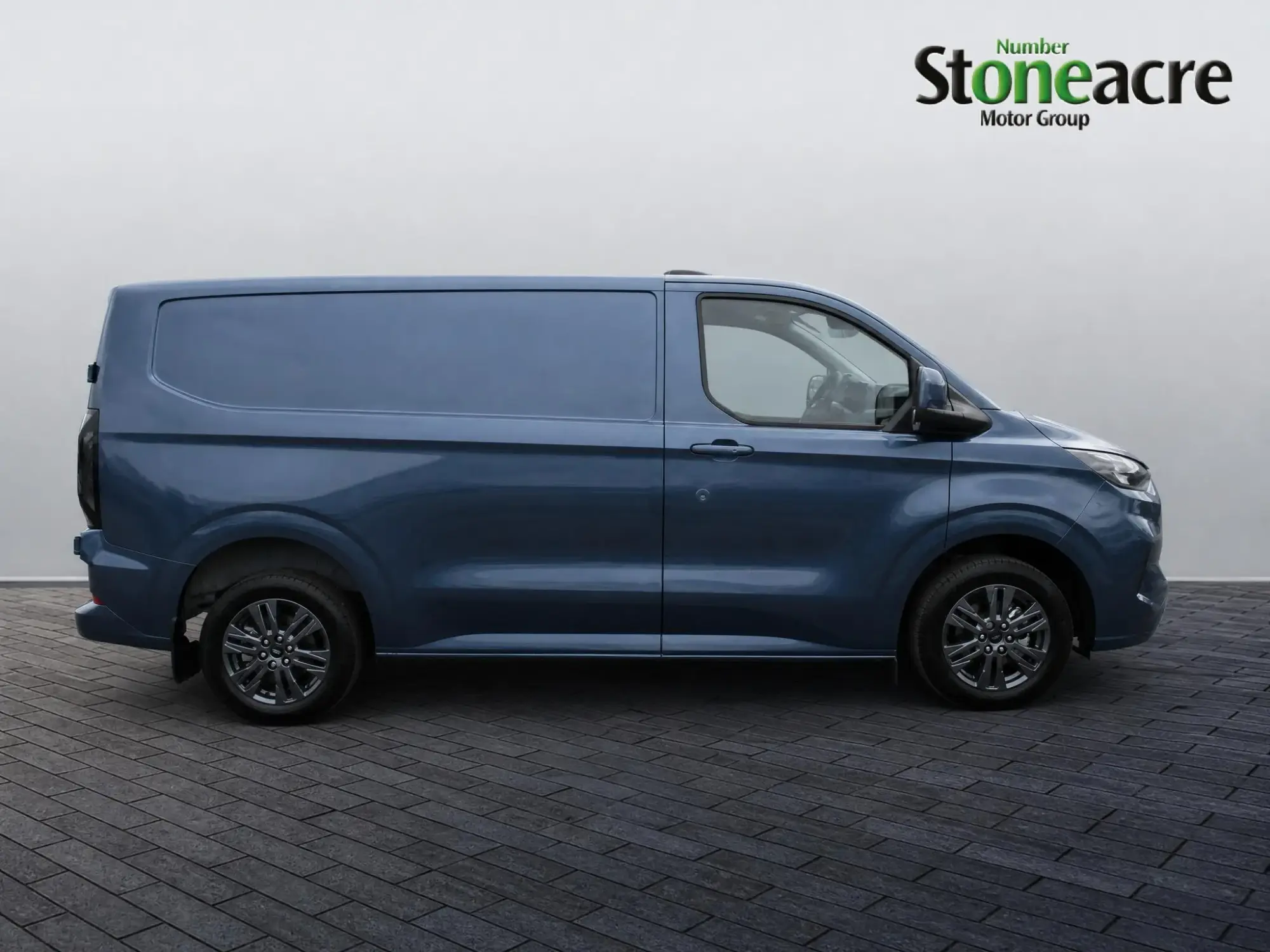 Ford Transit Custom 2.0 320 EcoBlue Limited L1 H1 Euro 6 (s/s) 5dr YD26DDH Image 2 Ford Transit Custom 2.0 320 EcoBlue Limited L1 H1 Euro 6 (s/s) 5dr YD26DDH Image 2