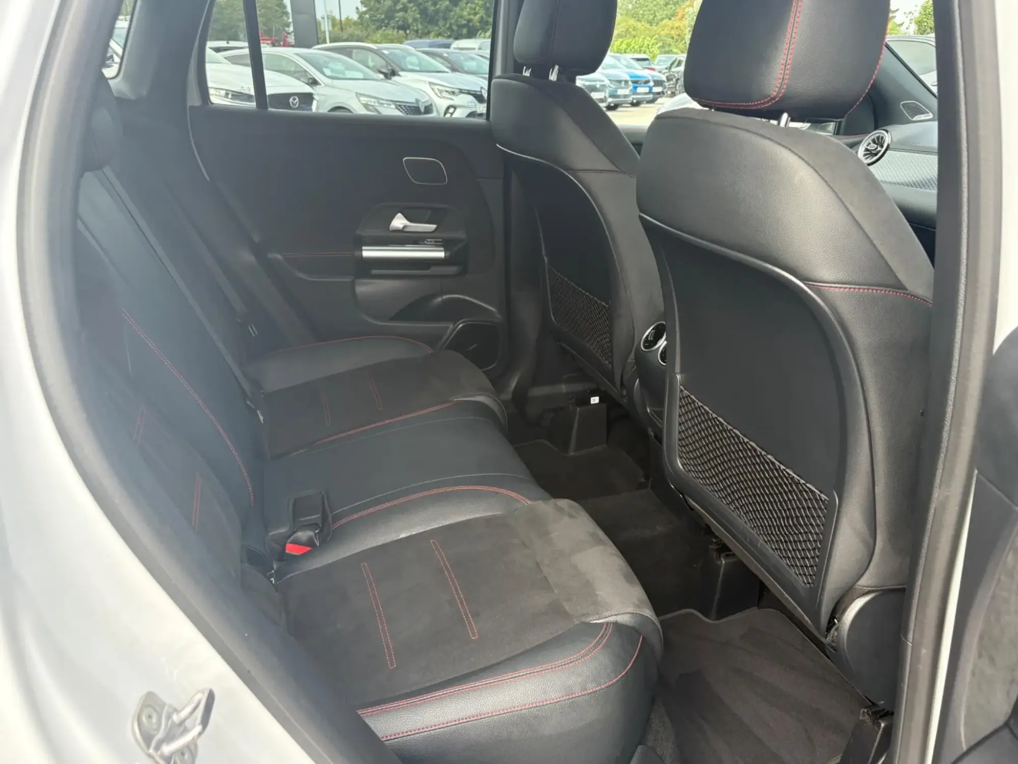 Mercedes-Benz GLA Image 11