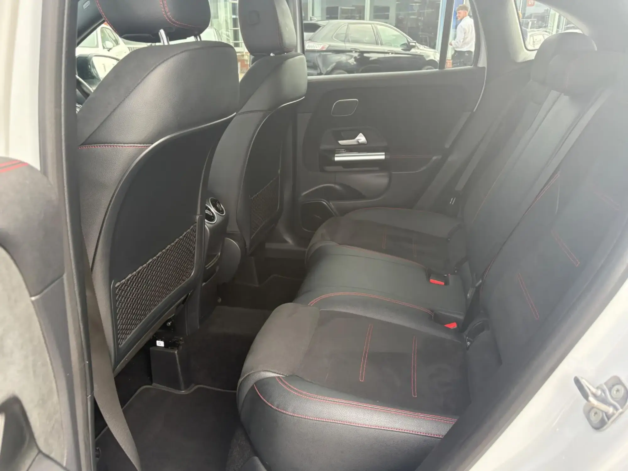 Mercedes-Benz GLA Image 12