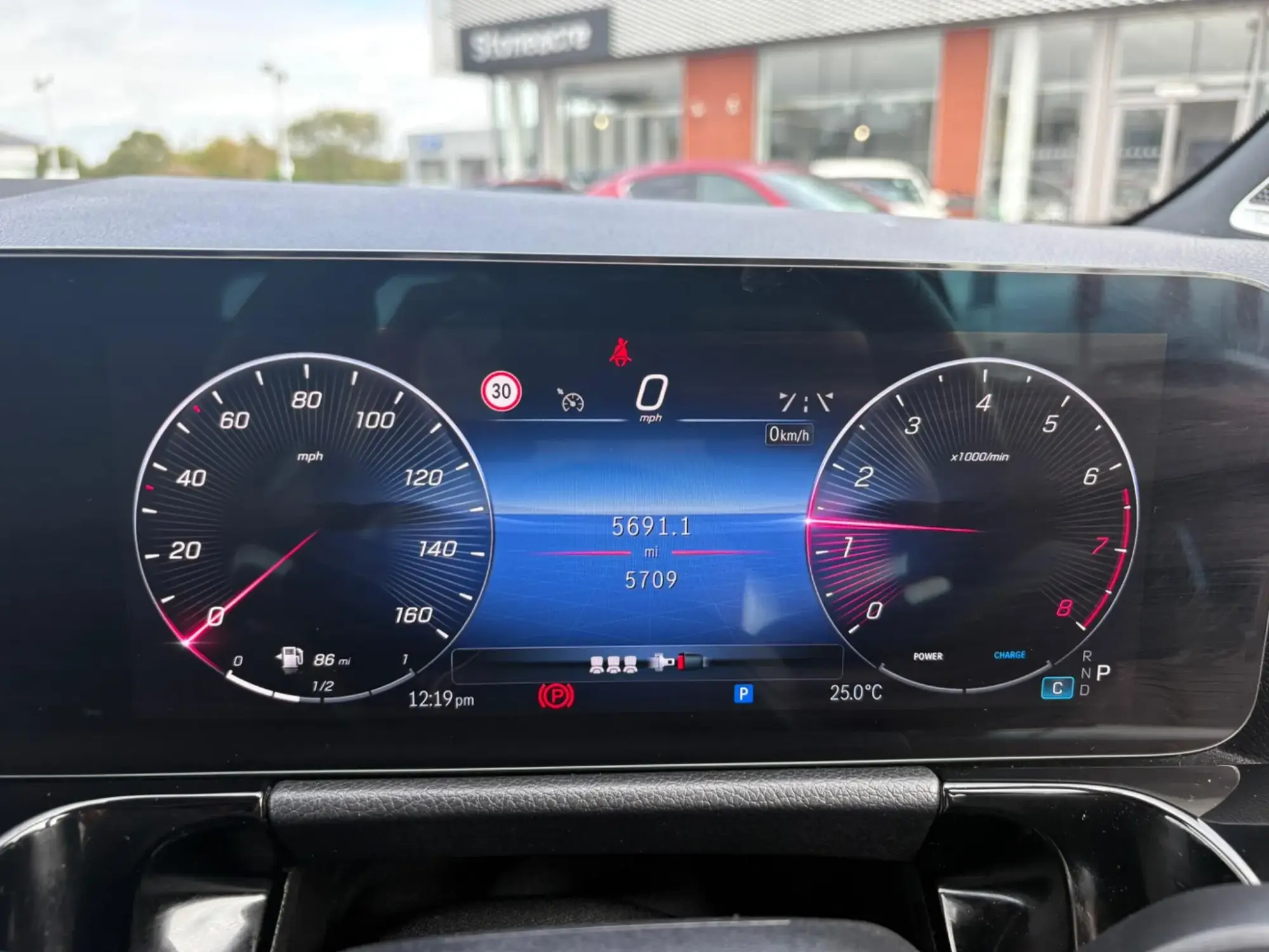 Mercedes-Benz GLA Image 19
