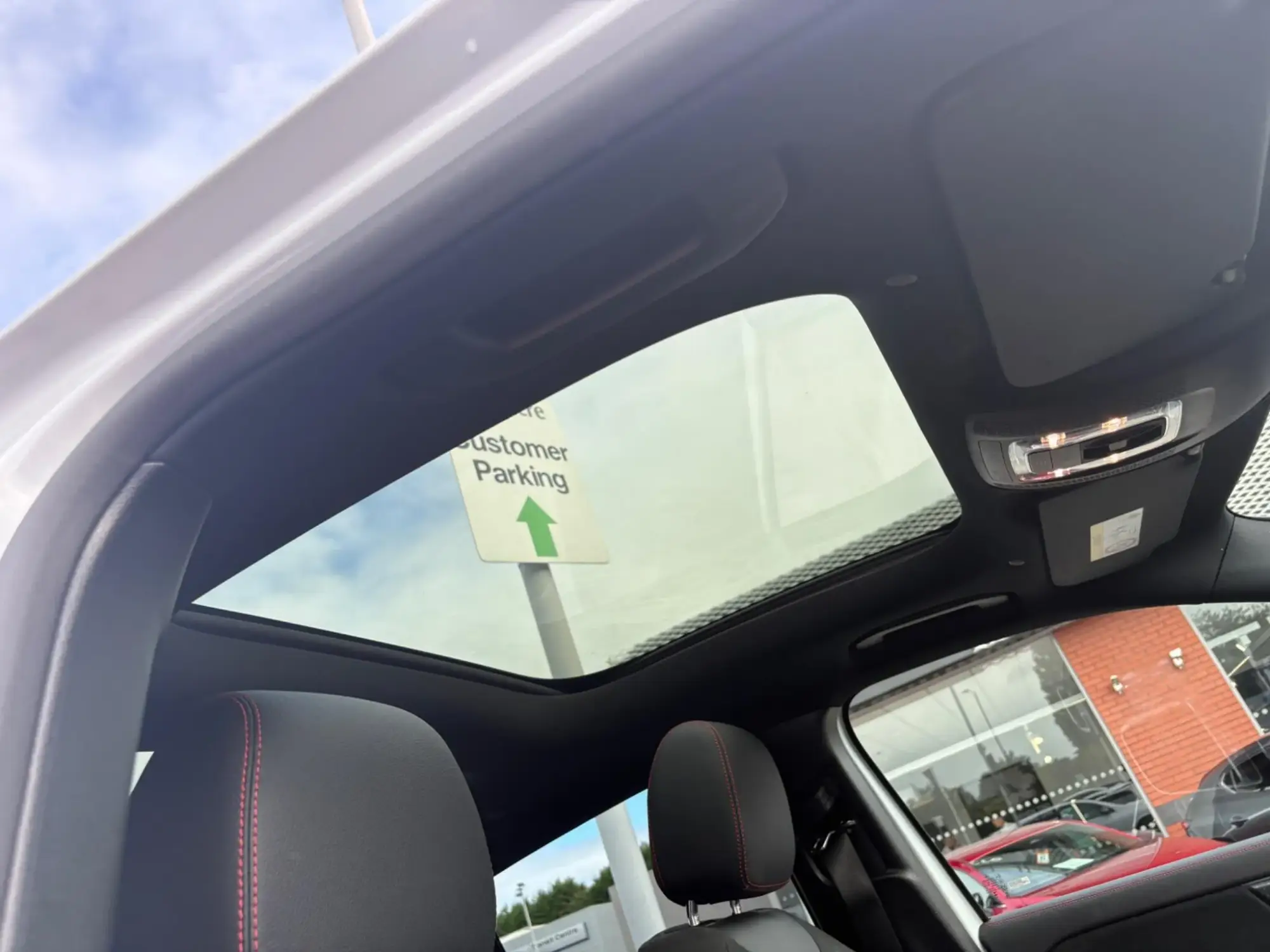 Mercedes-Benz GLA Image 21