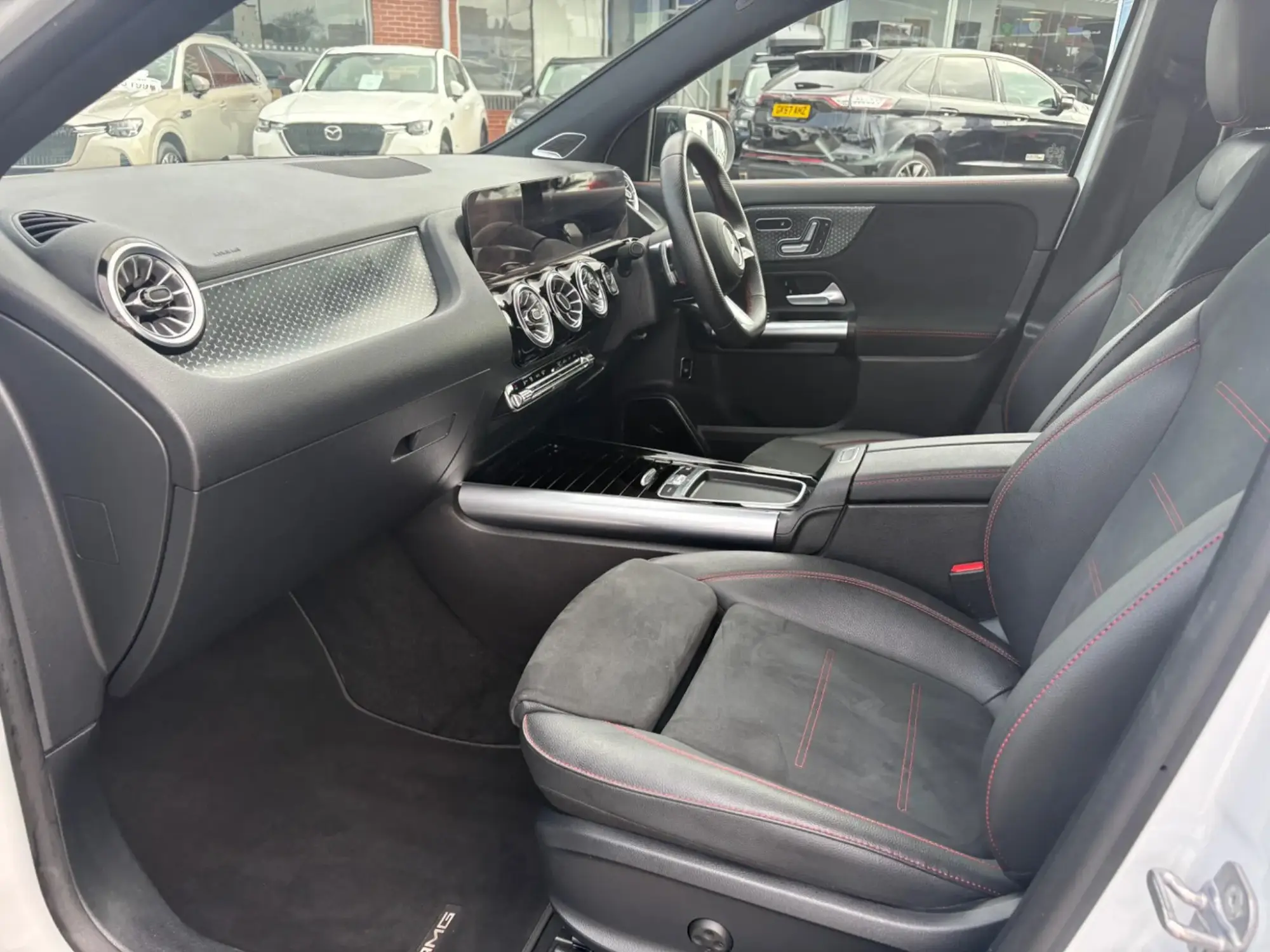 Mercedes-Benz GLA Image 22