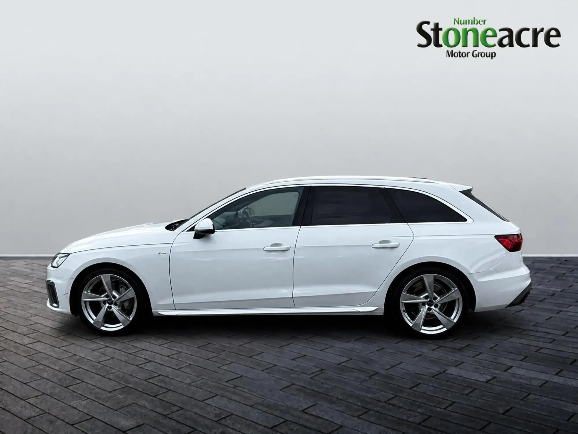 Audi A4 Avant Image 6