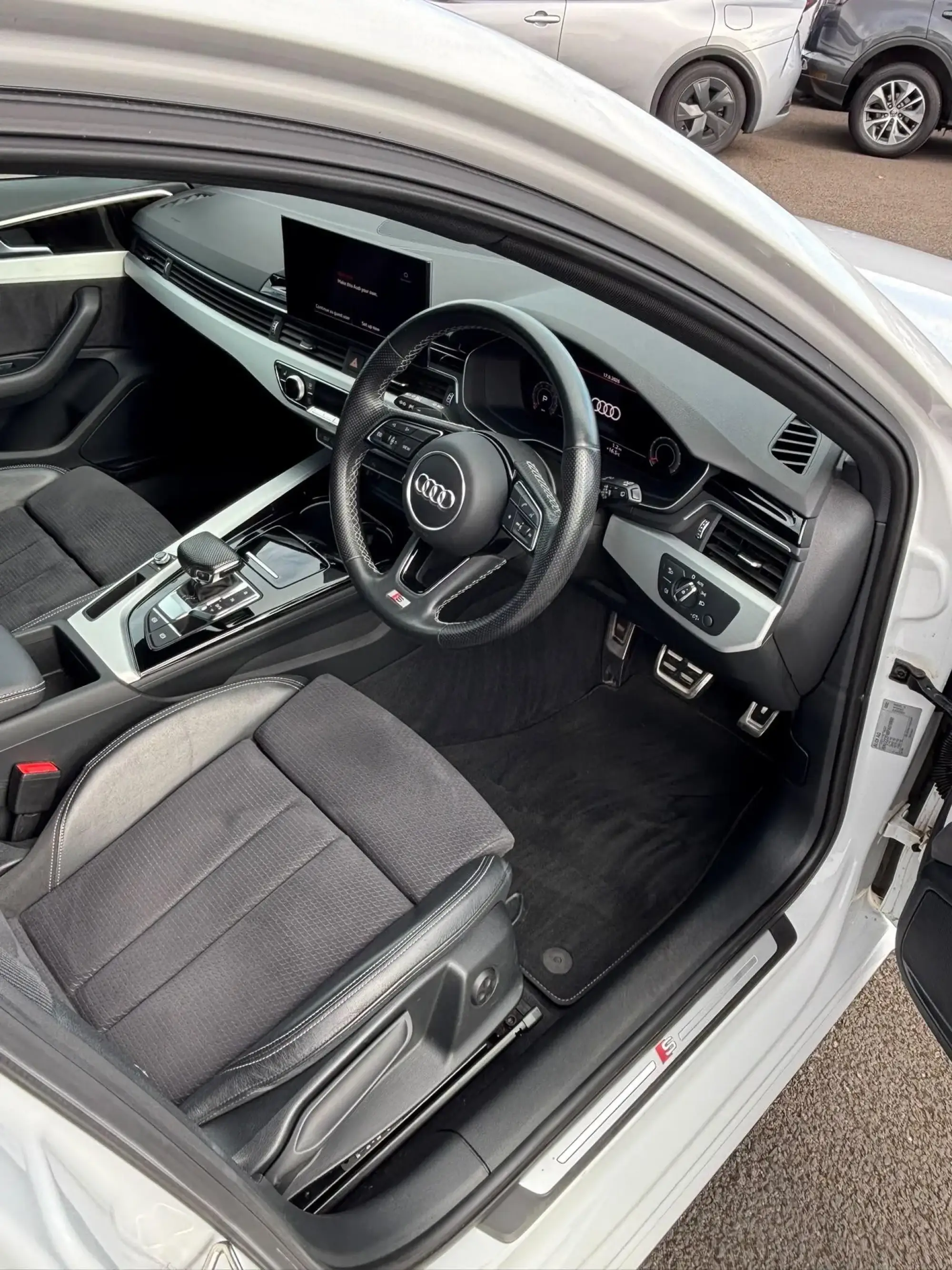Audi A4 Avant Image 11