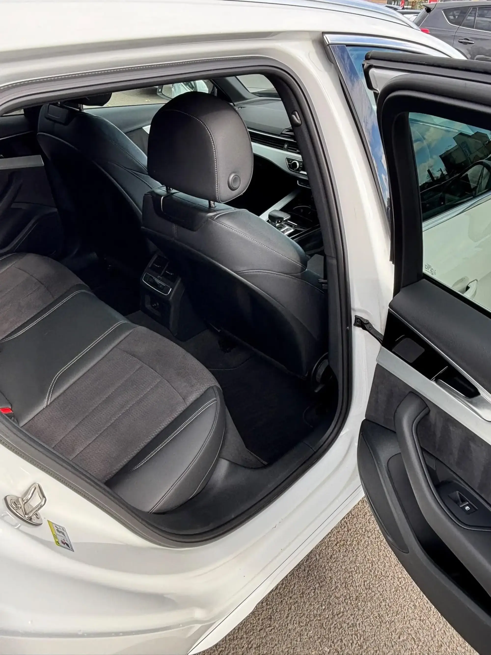Audi A4 Avant Image 12