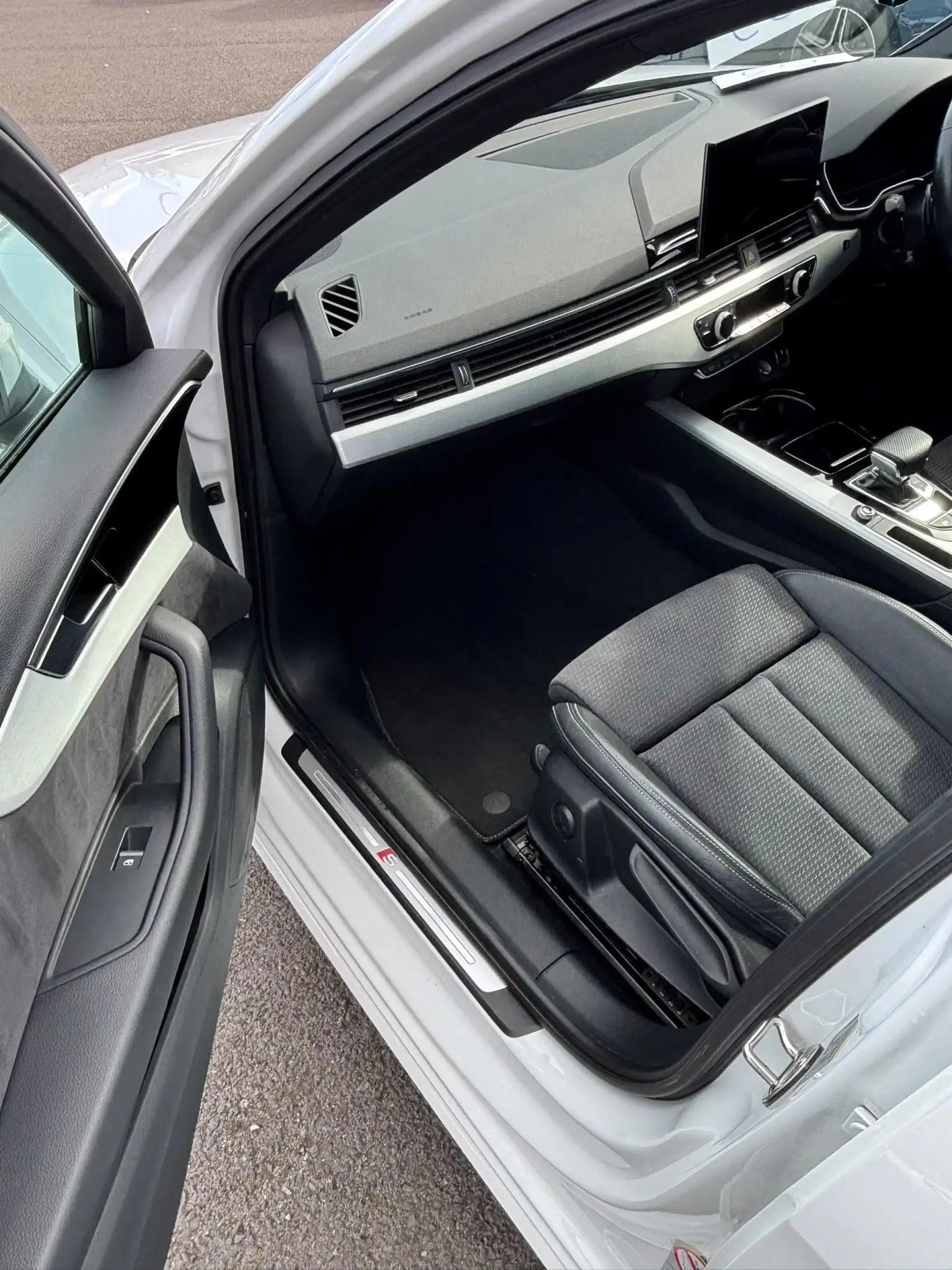 Audi A4 Avant Image 13