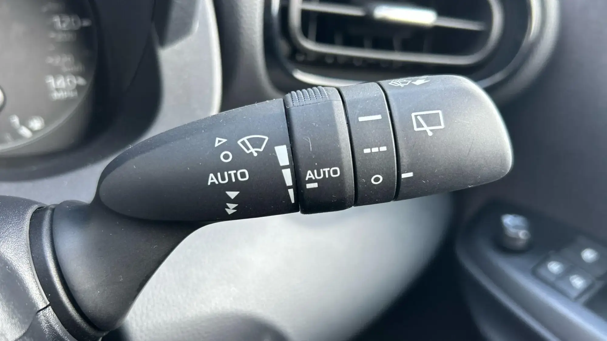 Toyota Yaris Image 35
