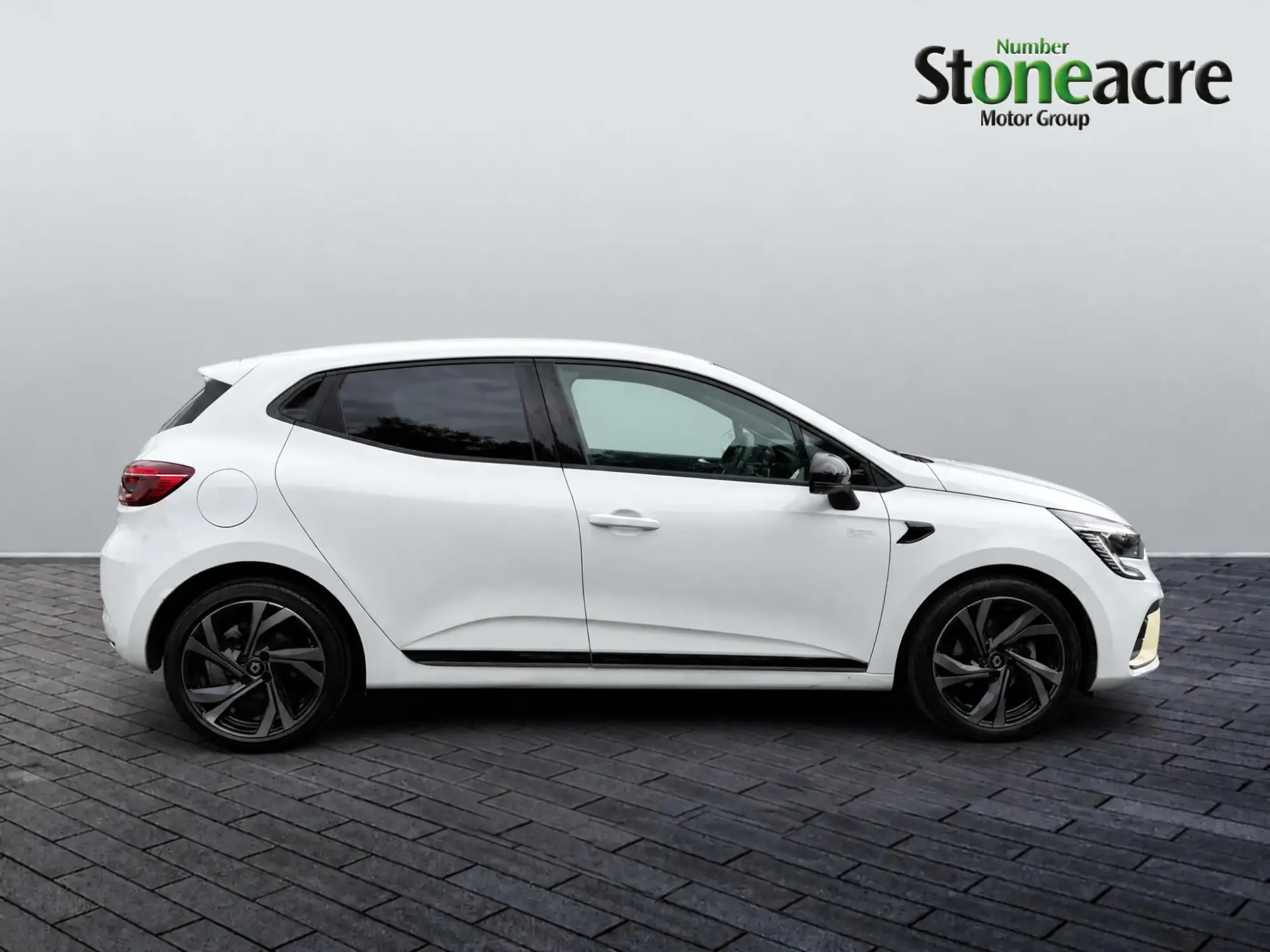 Renault Clio E-Tech 1.6 E-TECH full hybrid 145 Engineered 5dr Auto SE23WXX Image 2 Renault Clio E-Tech 1.6 E-TECH full hybrid 145 Engineered 5dr Auto SE23WXX Image 2
