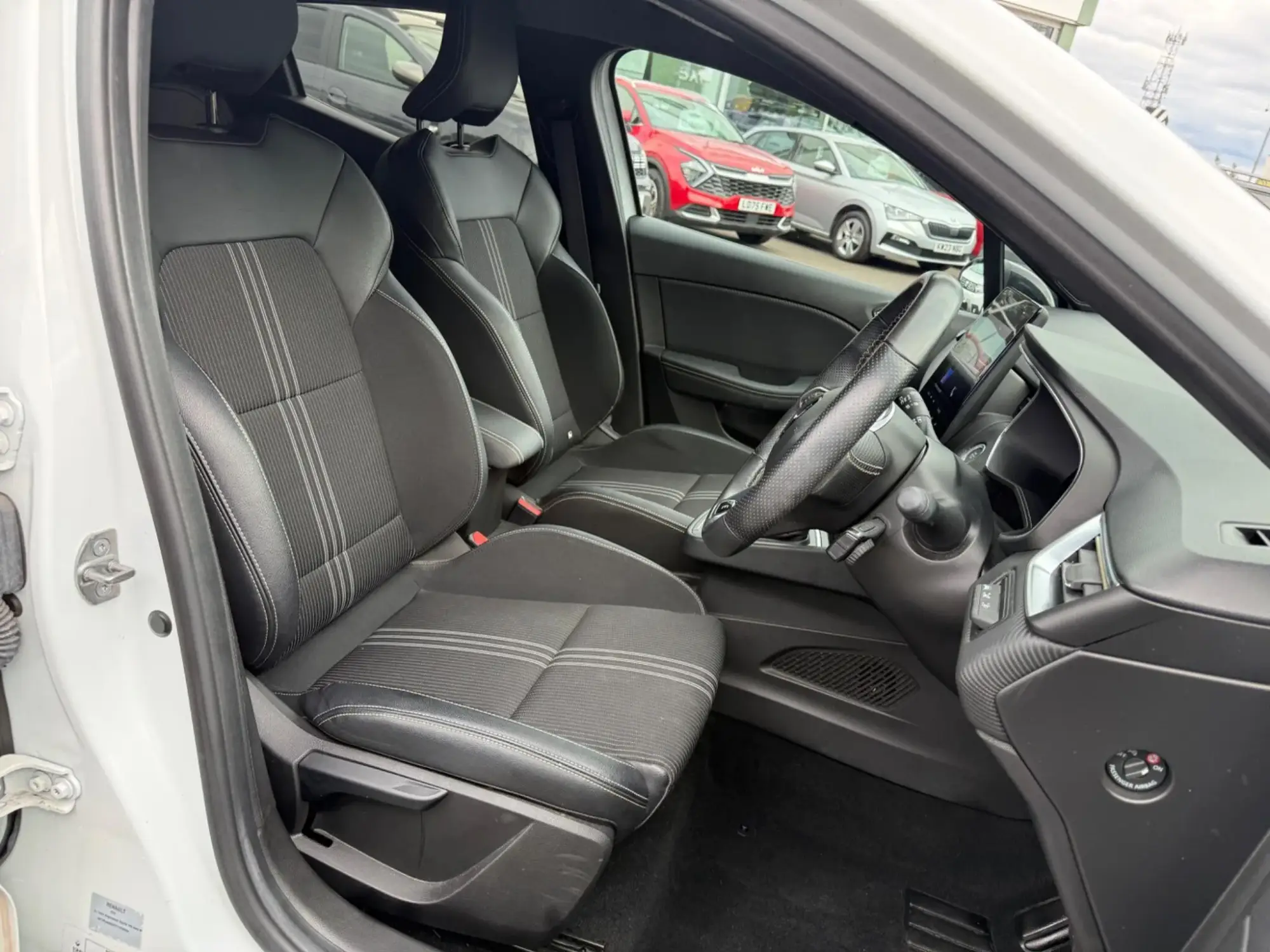 Renault Clio E-Tech Image 14 Renault Clio E-Tech Image 14