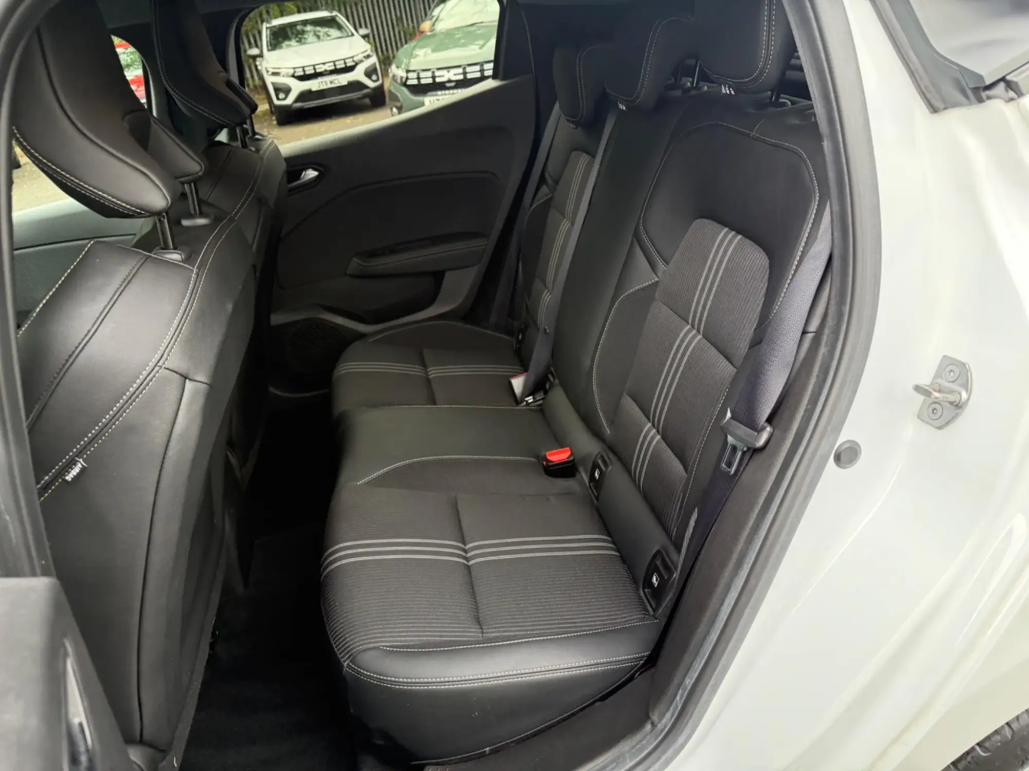 Renault Clio E-Tech Image 17 Renault Clio E-Tech Image 17