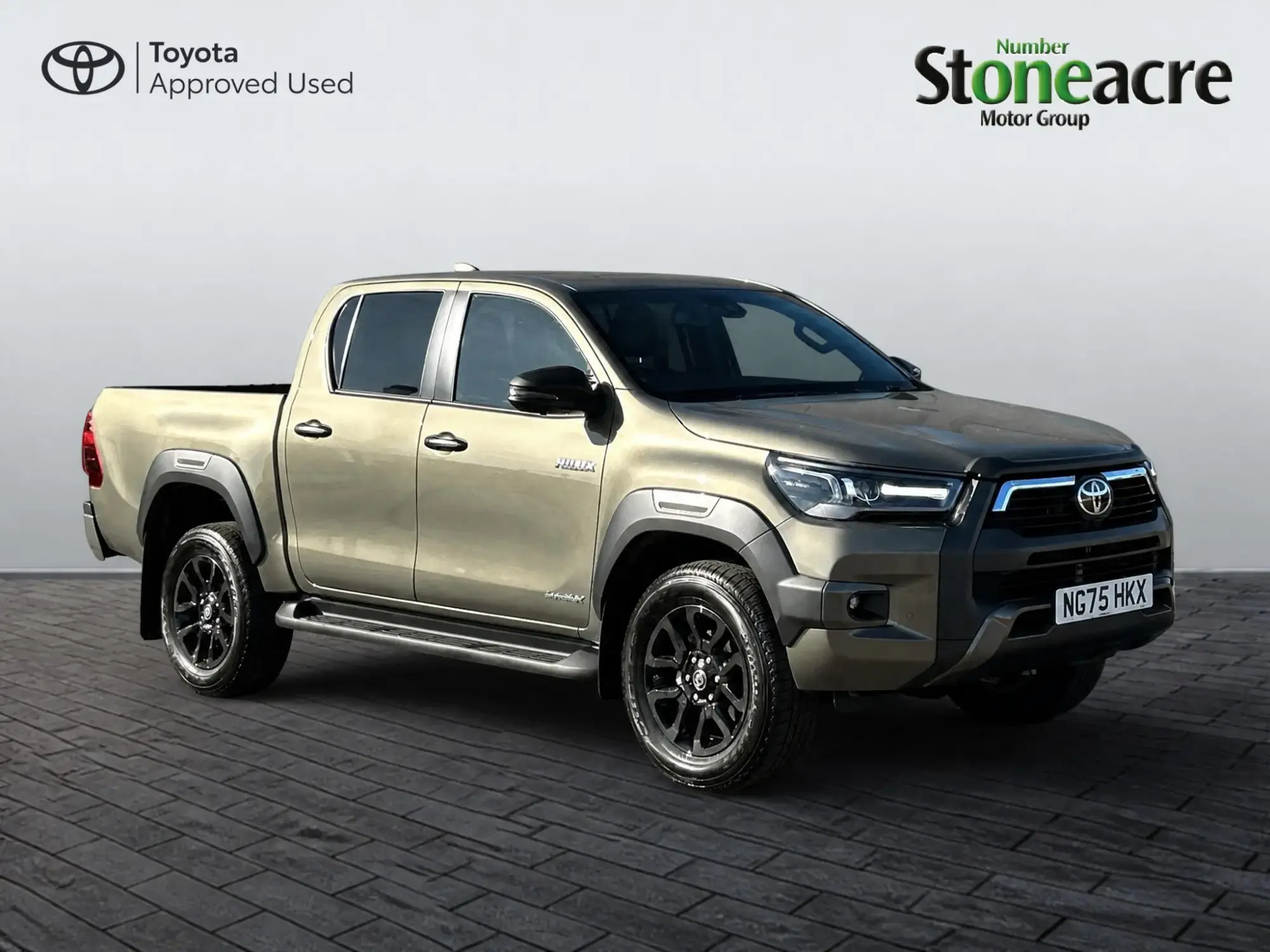 Toyota Hilux 2.8 D-4D-h Invincible X Auto 4WD Euro 6 4dr NG75HKX Image 1 Toyota Hilux 2.8 D-4D-h Invincible X Auto 4WD Euro 6 4dr NG75HKX Image 1