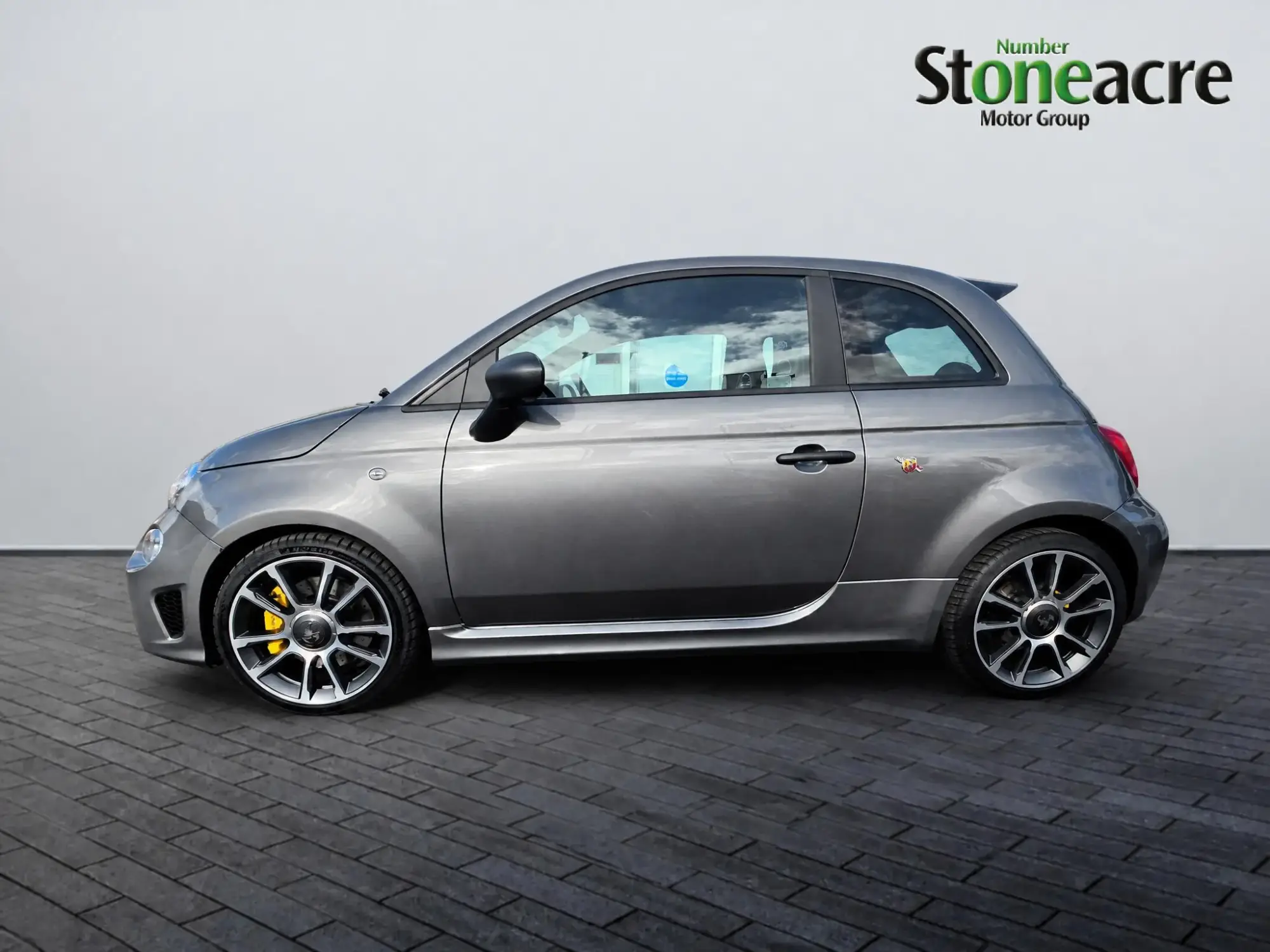 Abarth 695 Image 5 Abarth 695 Image 5