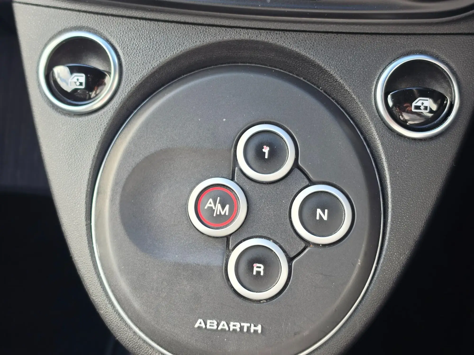 Abarth 695 Image 18 Abarth 695 Image 18