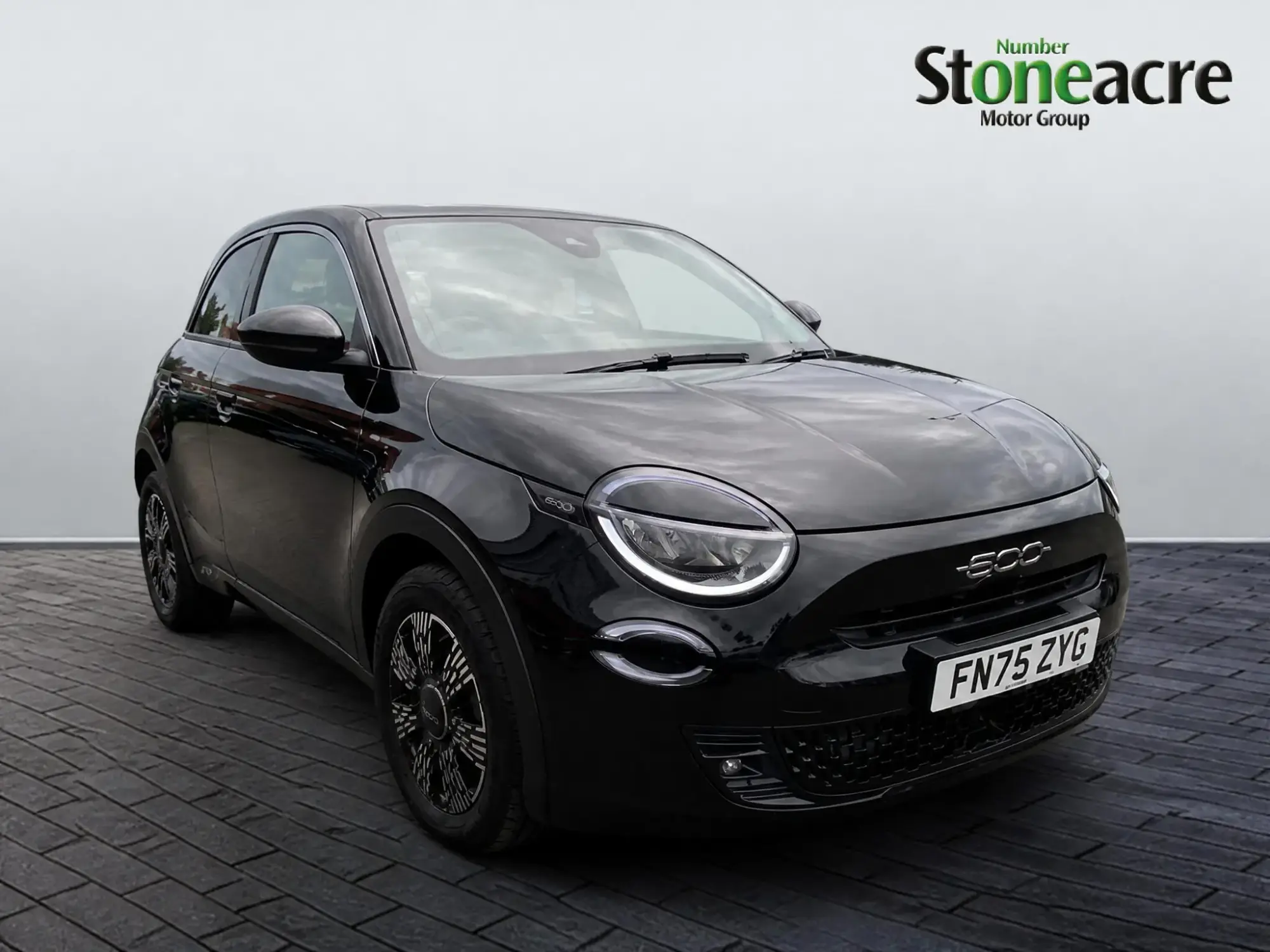 Fiat 600 Petrol 1.2 MHEV 136 e-DCT Euro 6 (s/s) 5dr FN75ZYG Image 1