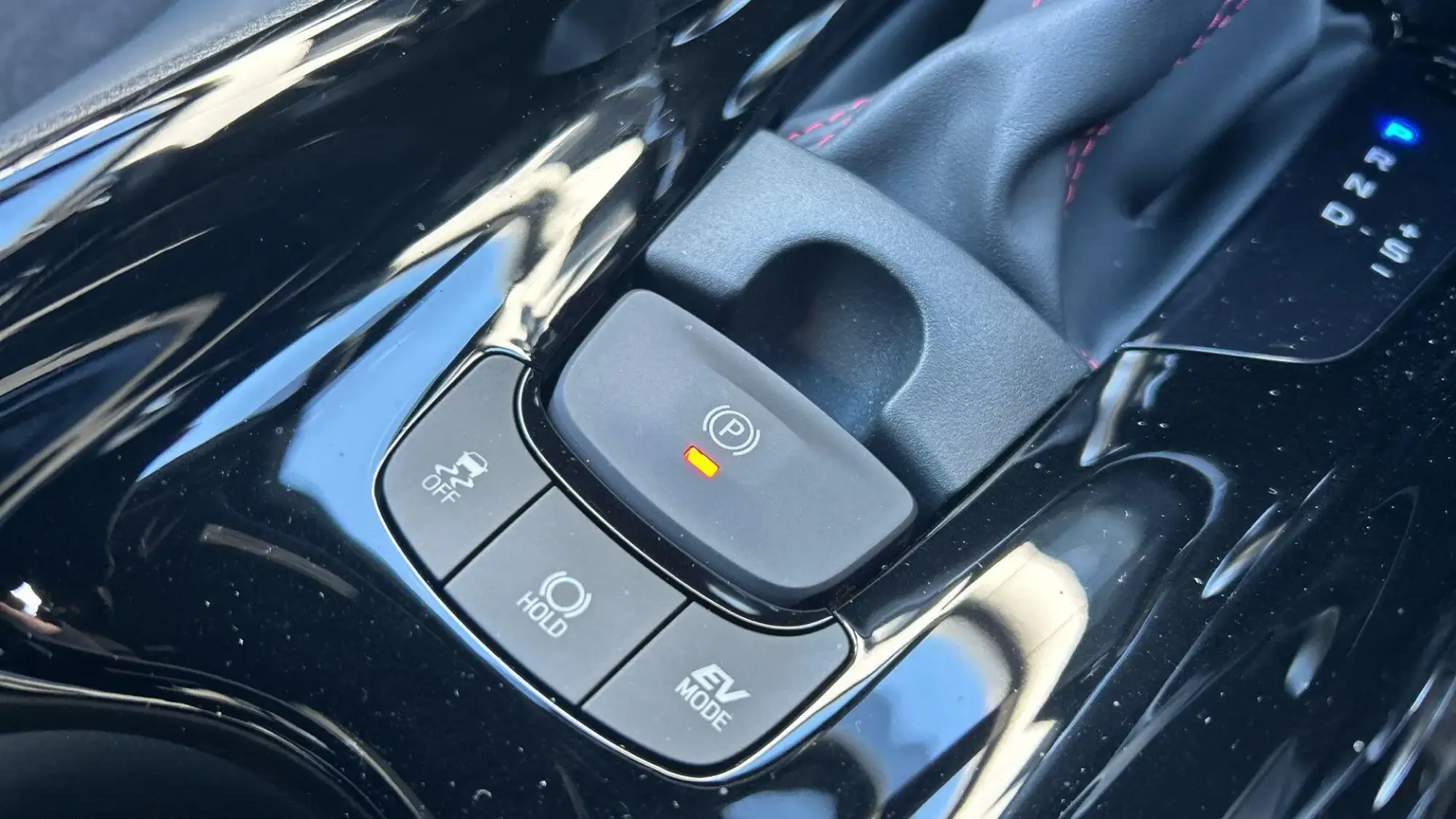Toyota C-HR Hybrid Image 33