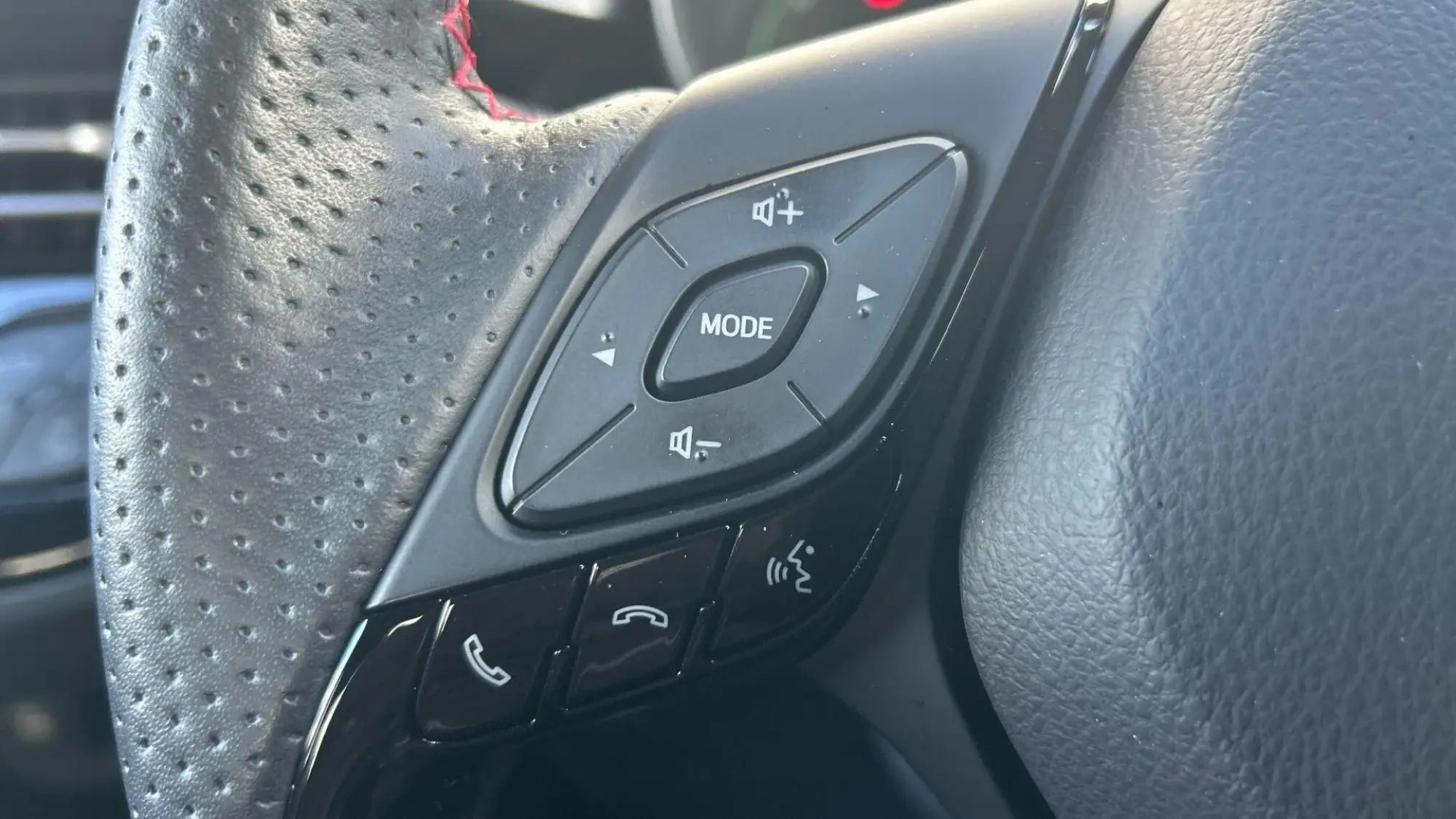 Toyota C-HR Hybrid Image 34