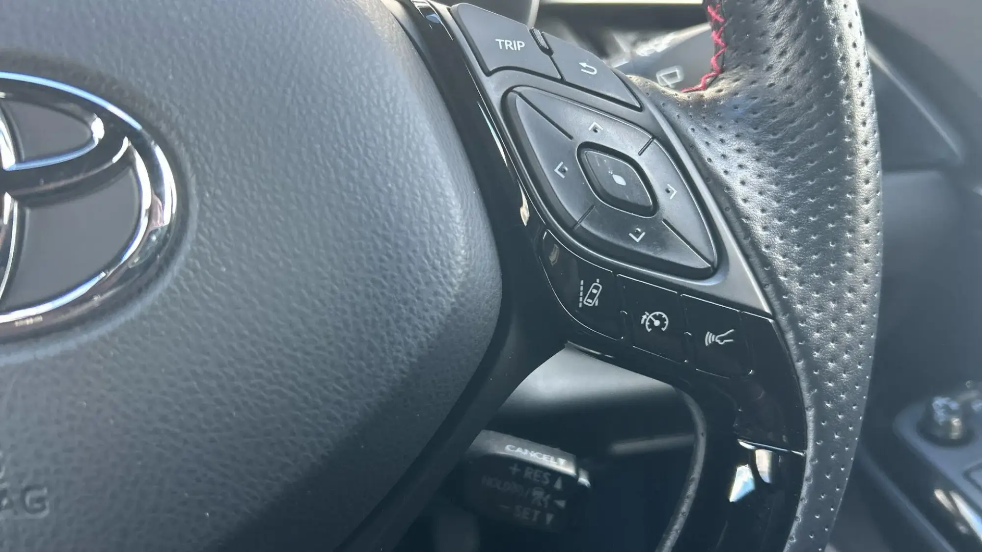 Toyota C-HR Hybrid Image 35
