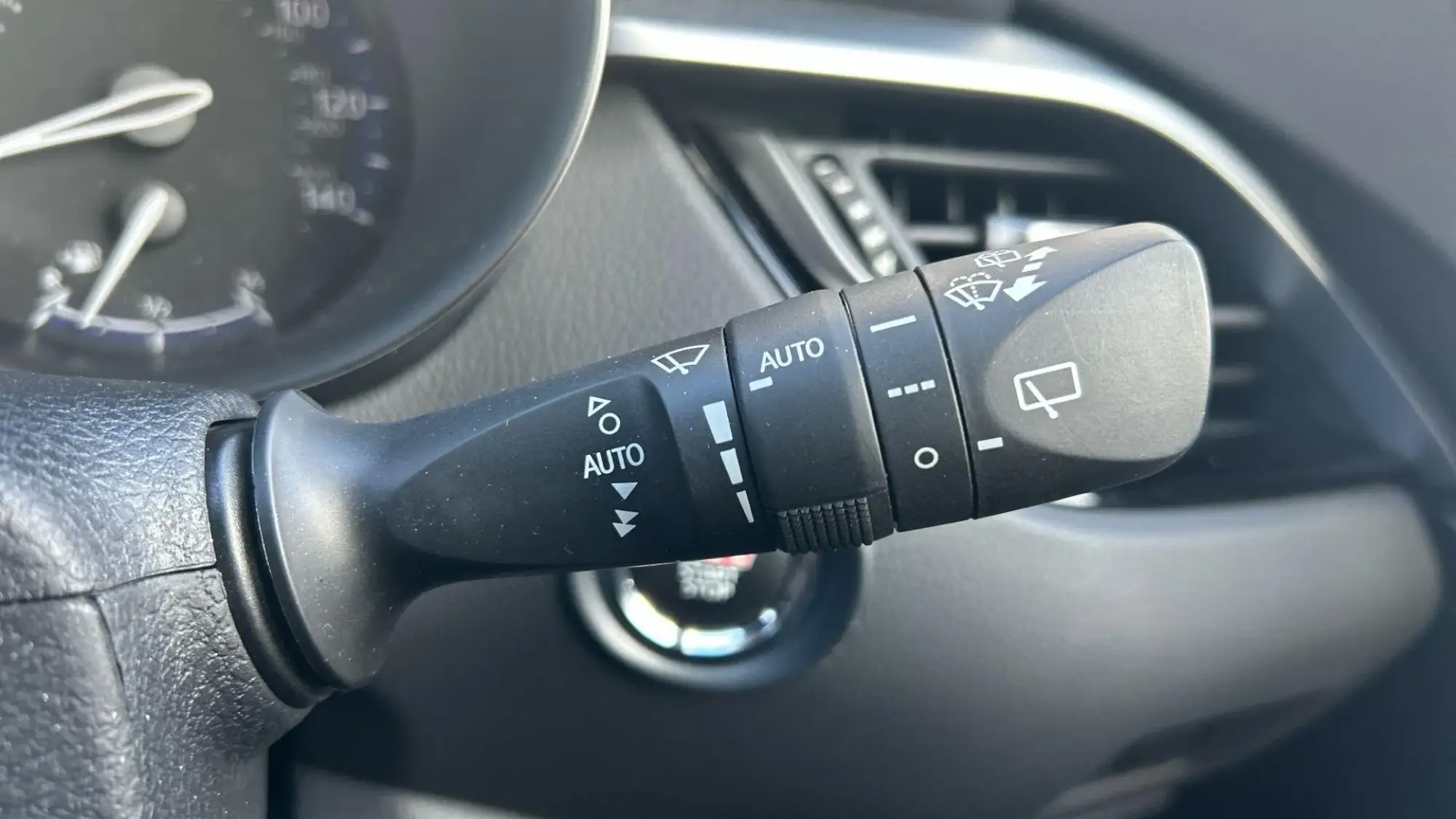 Toyota C-HR Hybrid Image 36