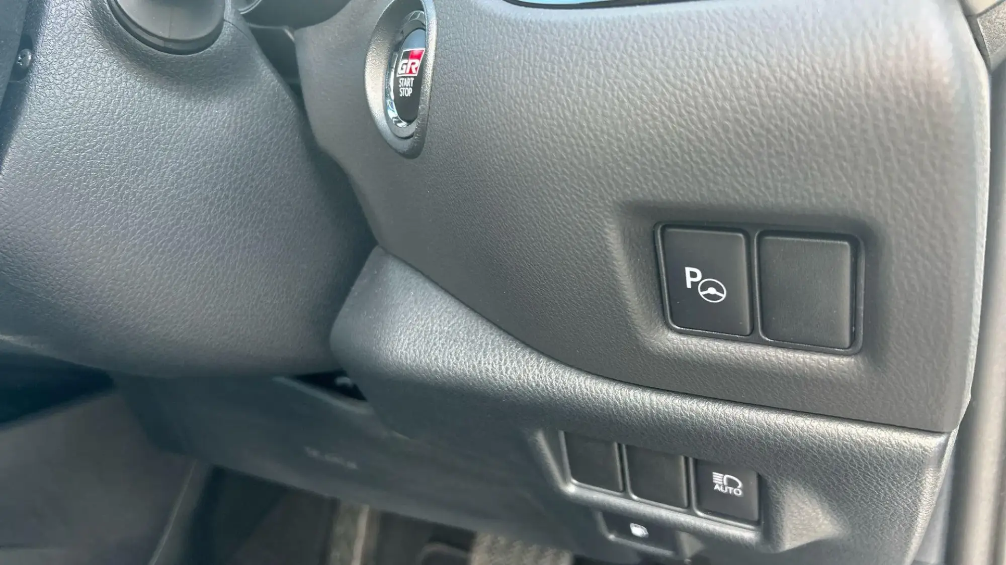 Toyota C-HR Hybrid Image 37