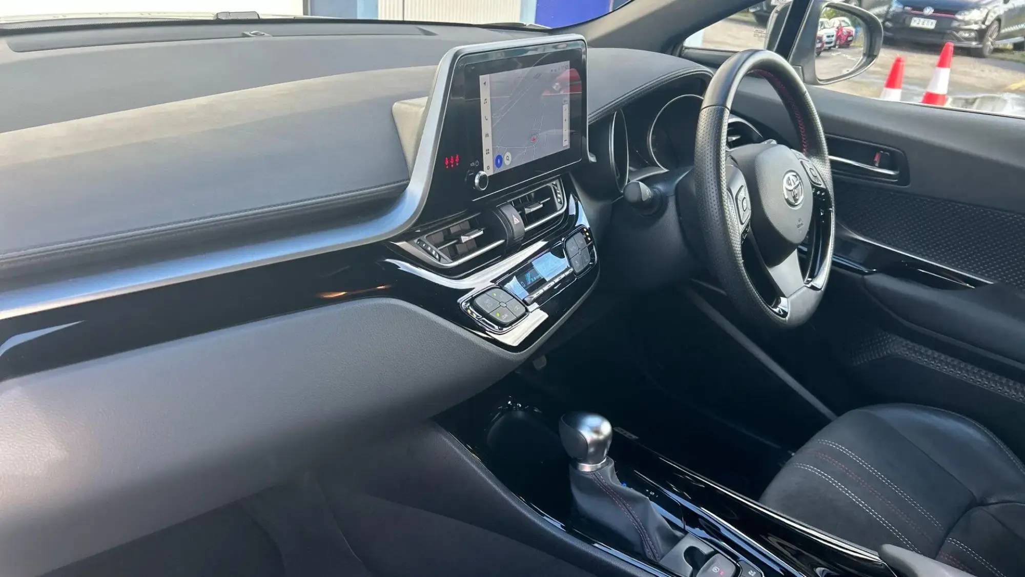 Toyota C-HR Hybrid Image 38