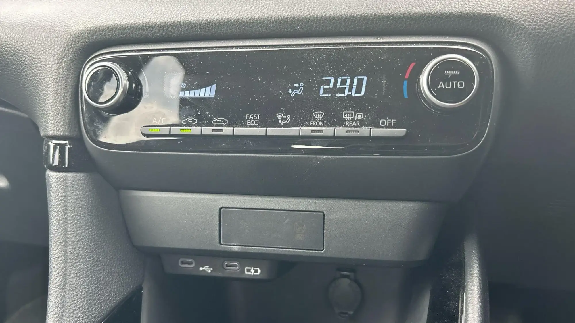 Toyota Yaris Hybrid Image 29