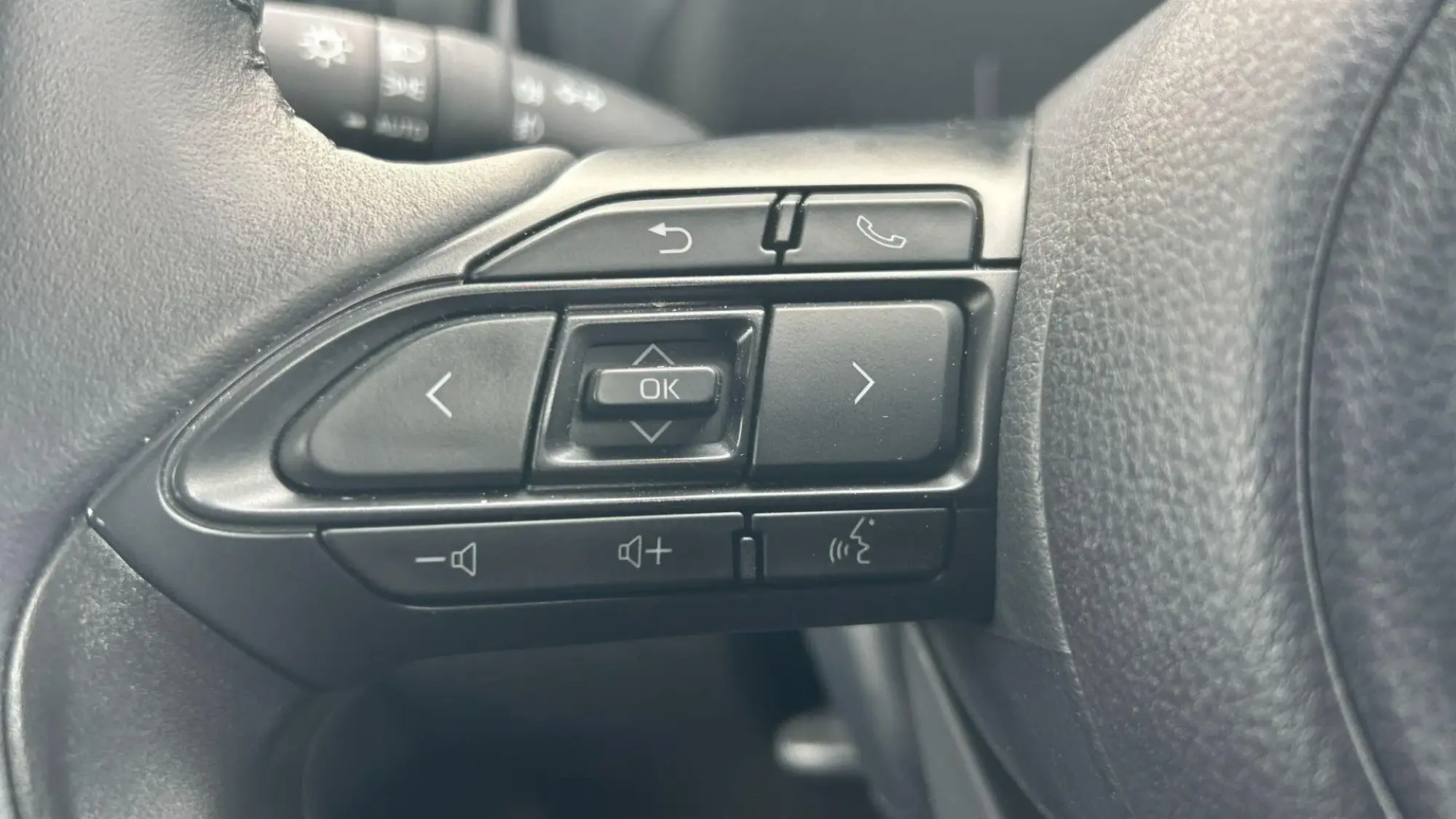 Toyota Yaris Hybrid Image 33