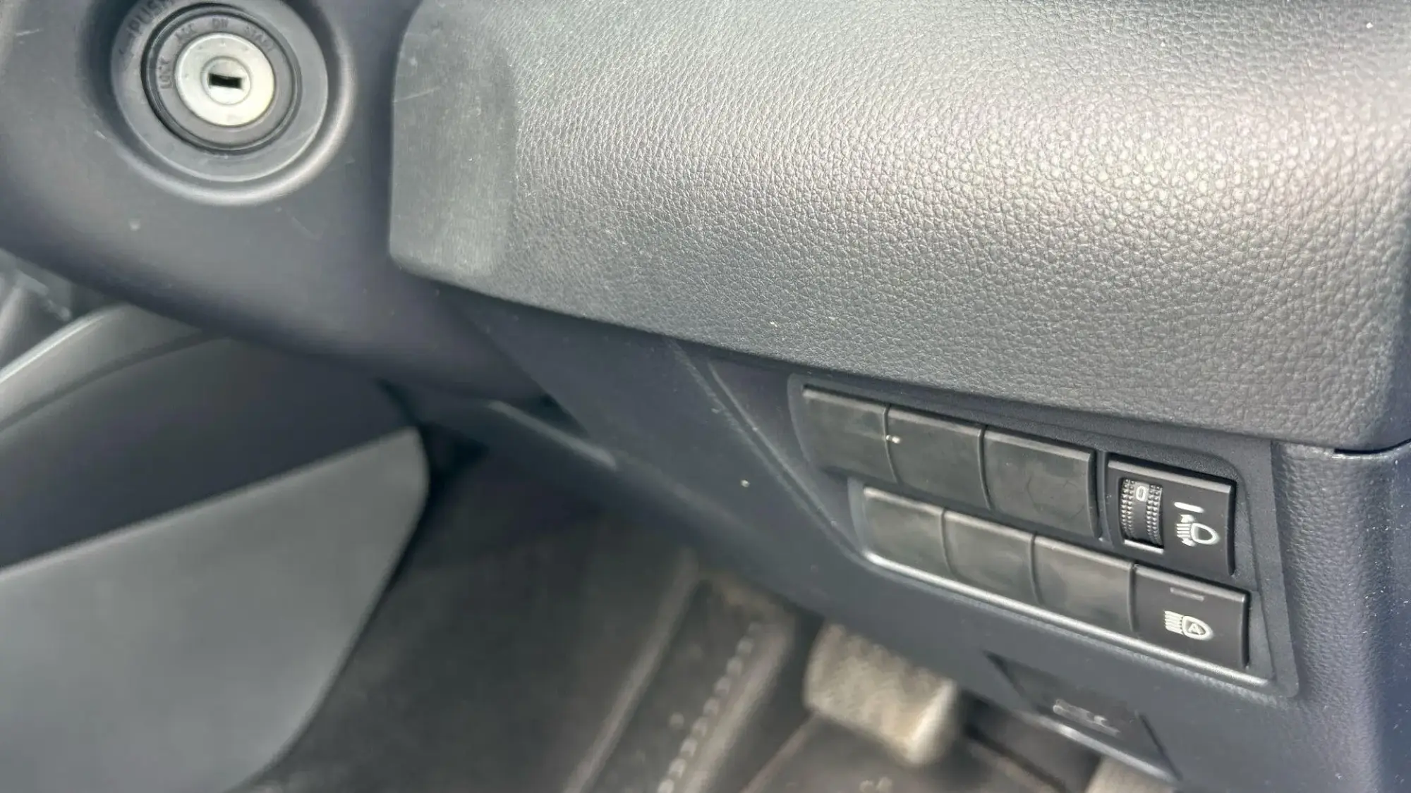 Toyota Yaris Hybrid Image 36