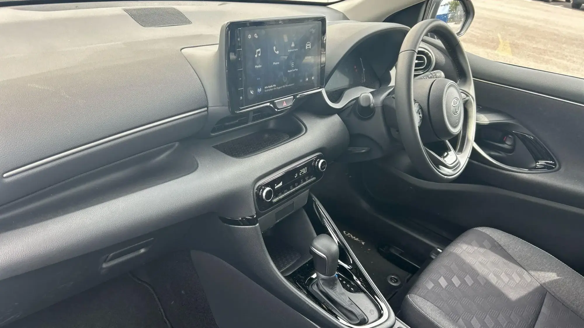 Toyota Yaris Hybrid Image 38