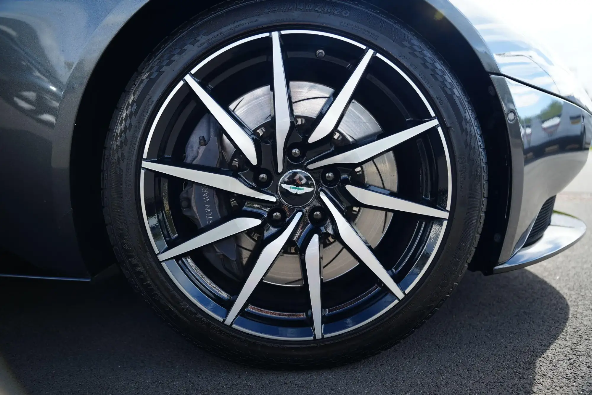 Aston Martin DB11 Image 9 Aston Martin DB11 Image 9