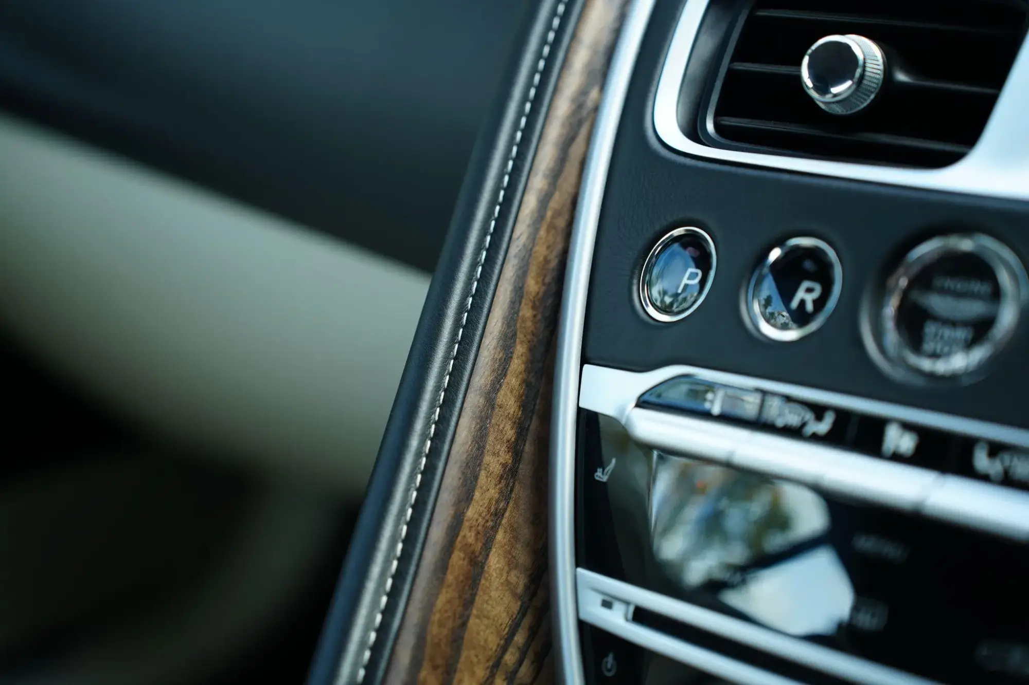 Aston Martin DB11 Image 16 Aston Martin DB11 Image 16