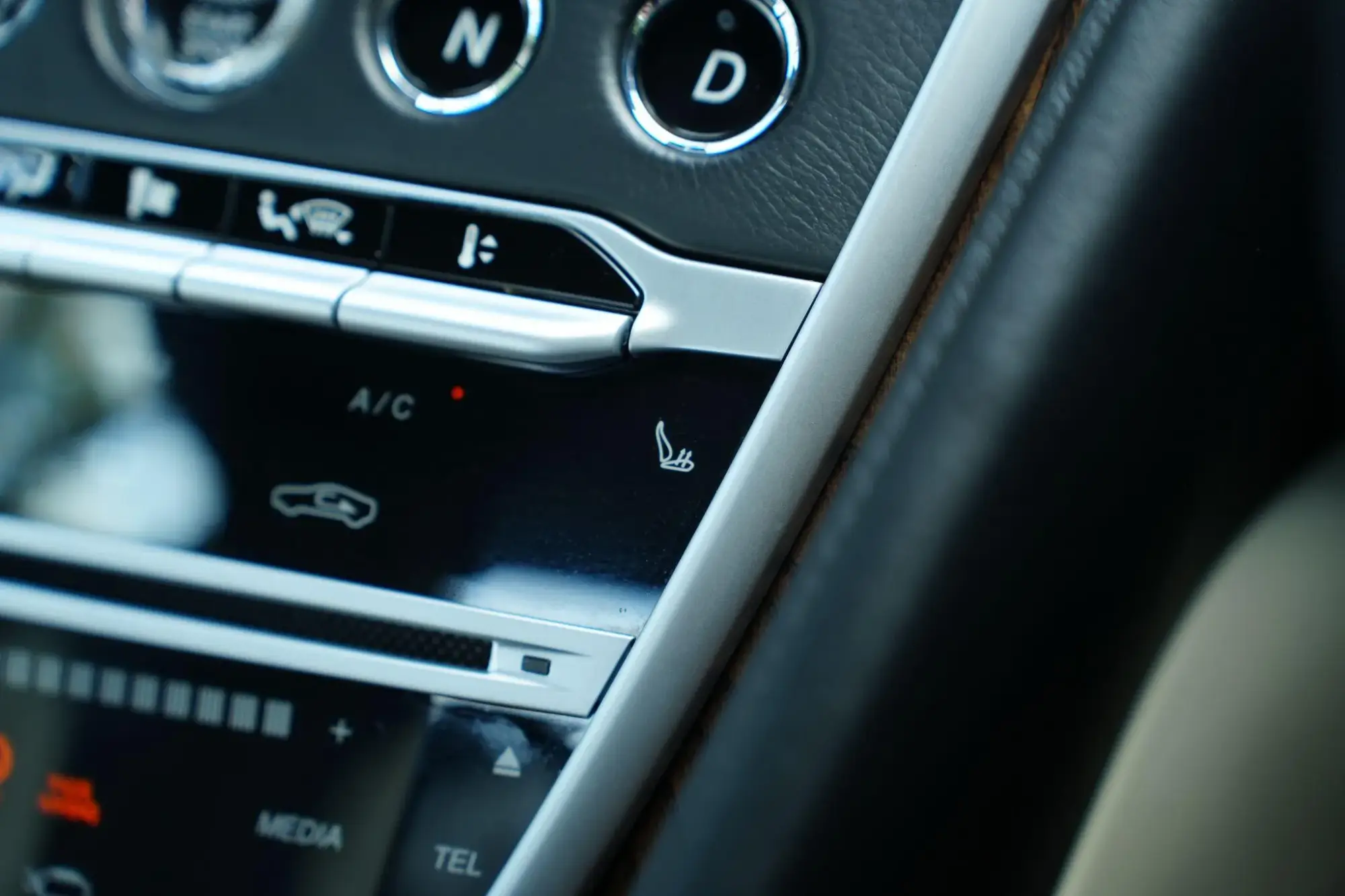Aston Martin DB11 Image 17 Aston Martin DB11 Image 17