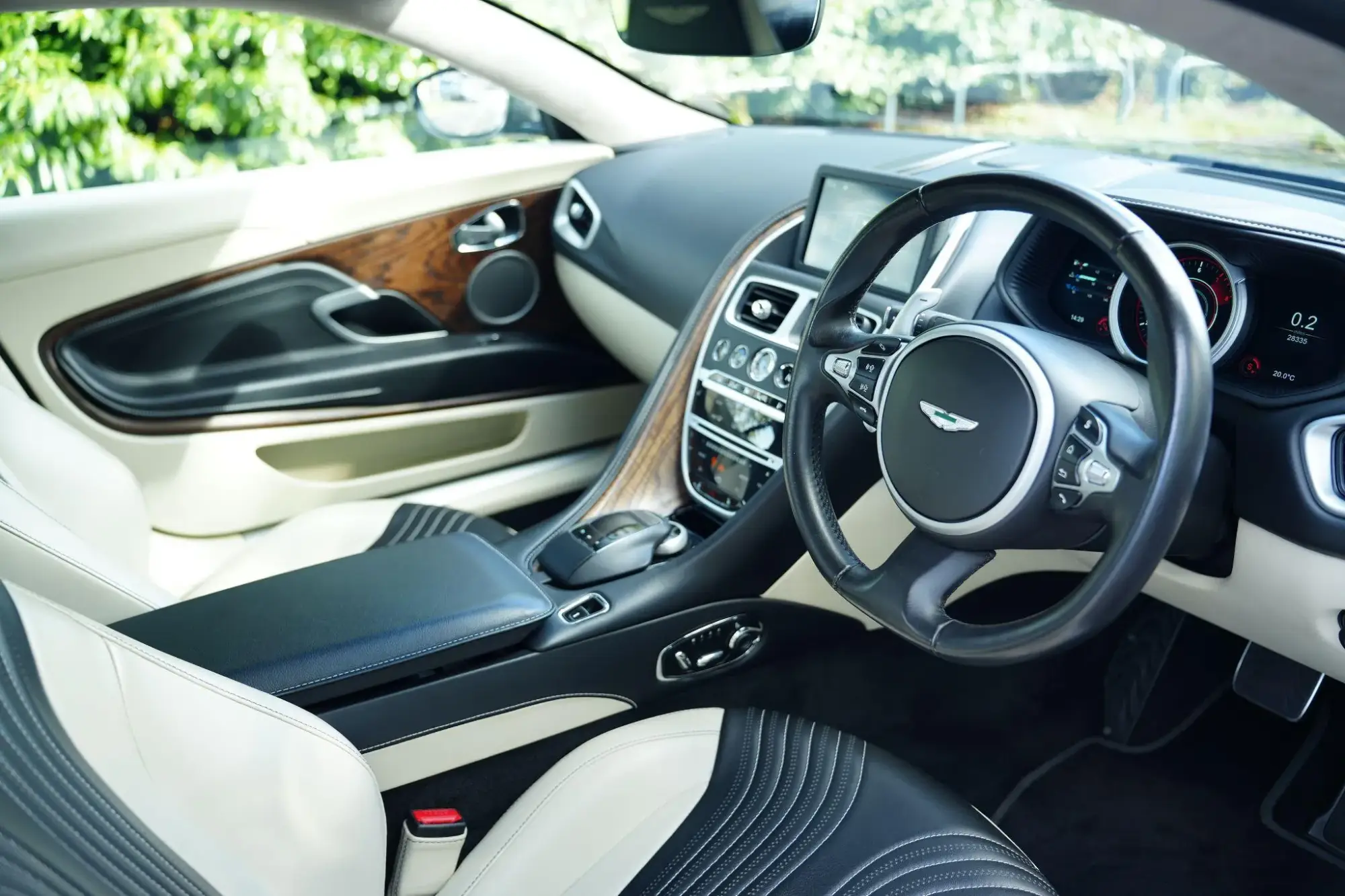 Aston Martin DB11 Image 13 Aston Martin DB11 Image 13