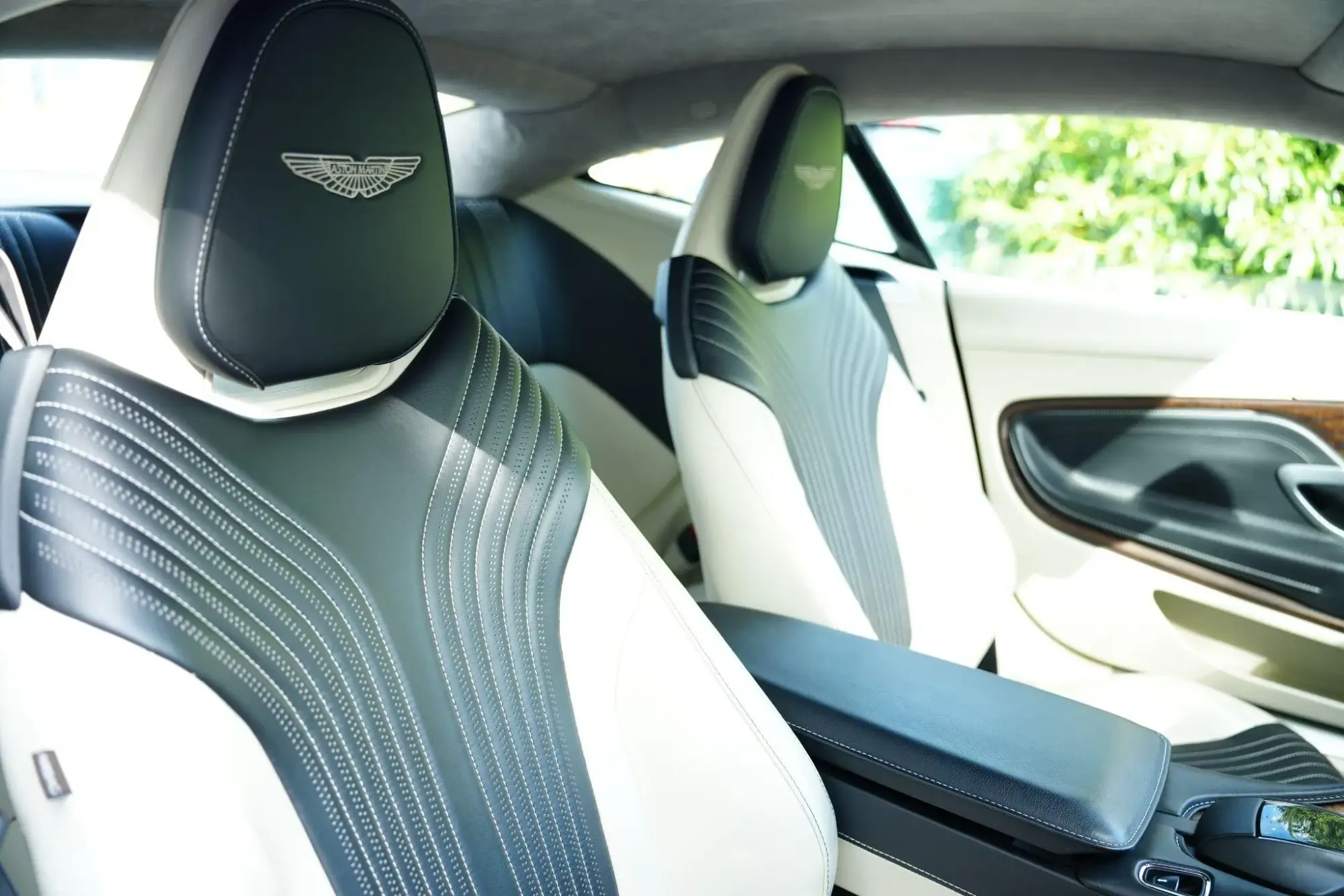 Aston Martin DB11 Image 14 Aston Martin DB11 Image 14