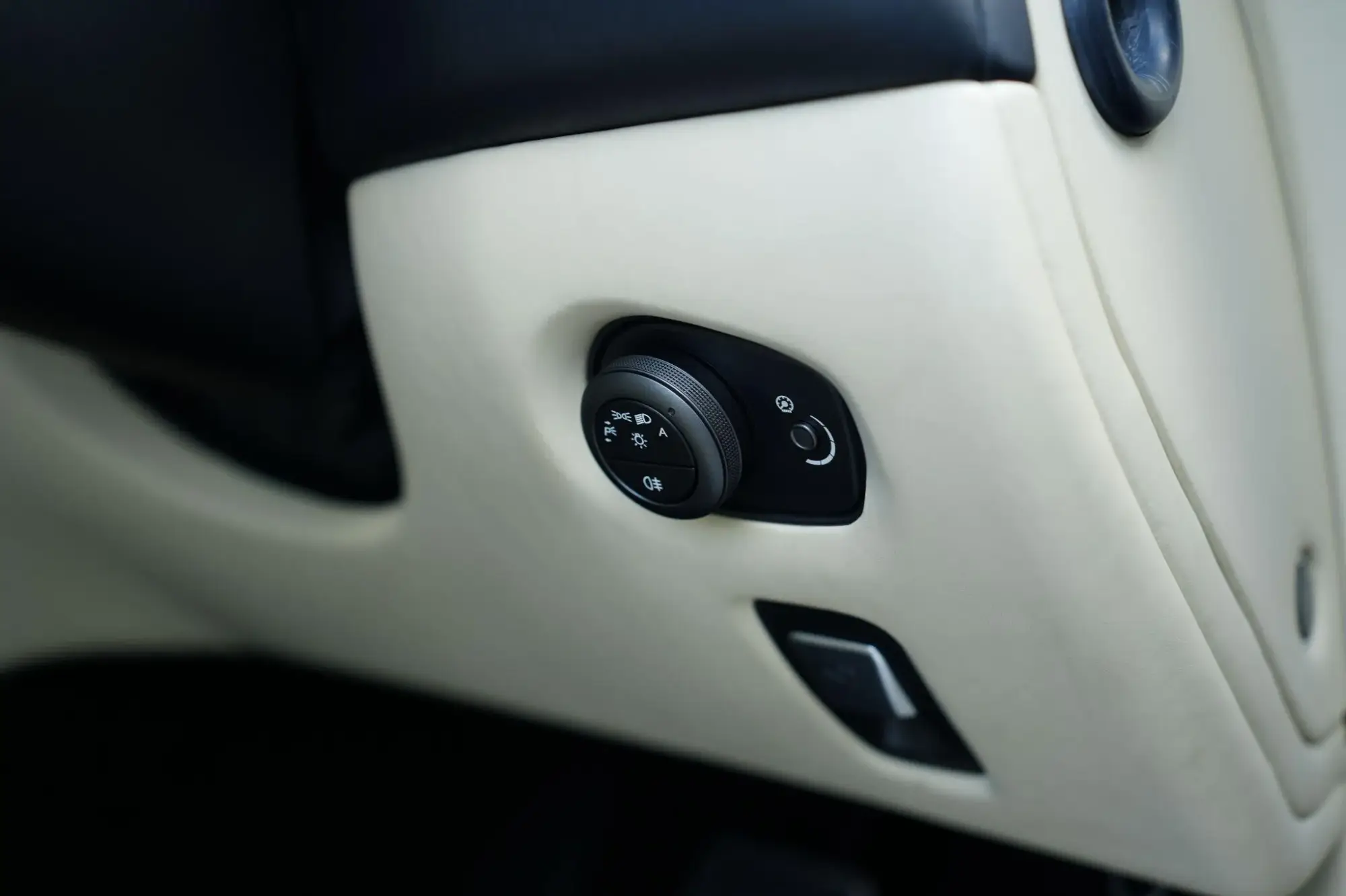 Aston Martin DB11 Image 18 Aston Martin DB11 Image 18