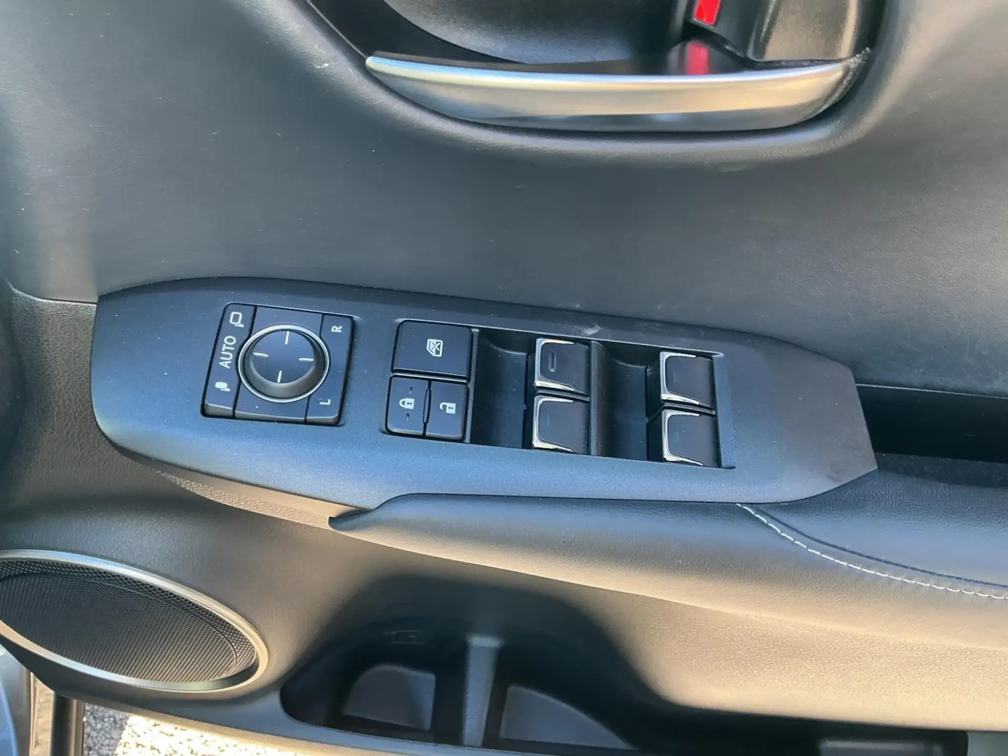 Lexus NX Self-Charging Hybrid Image 21 Lexus NX Self-Charging Hybrid Image 21