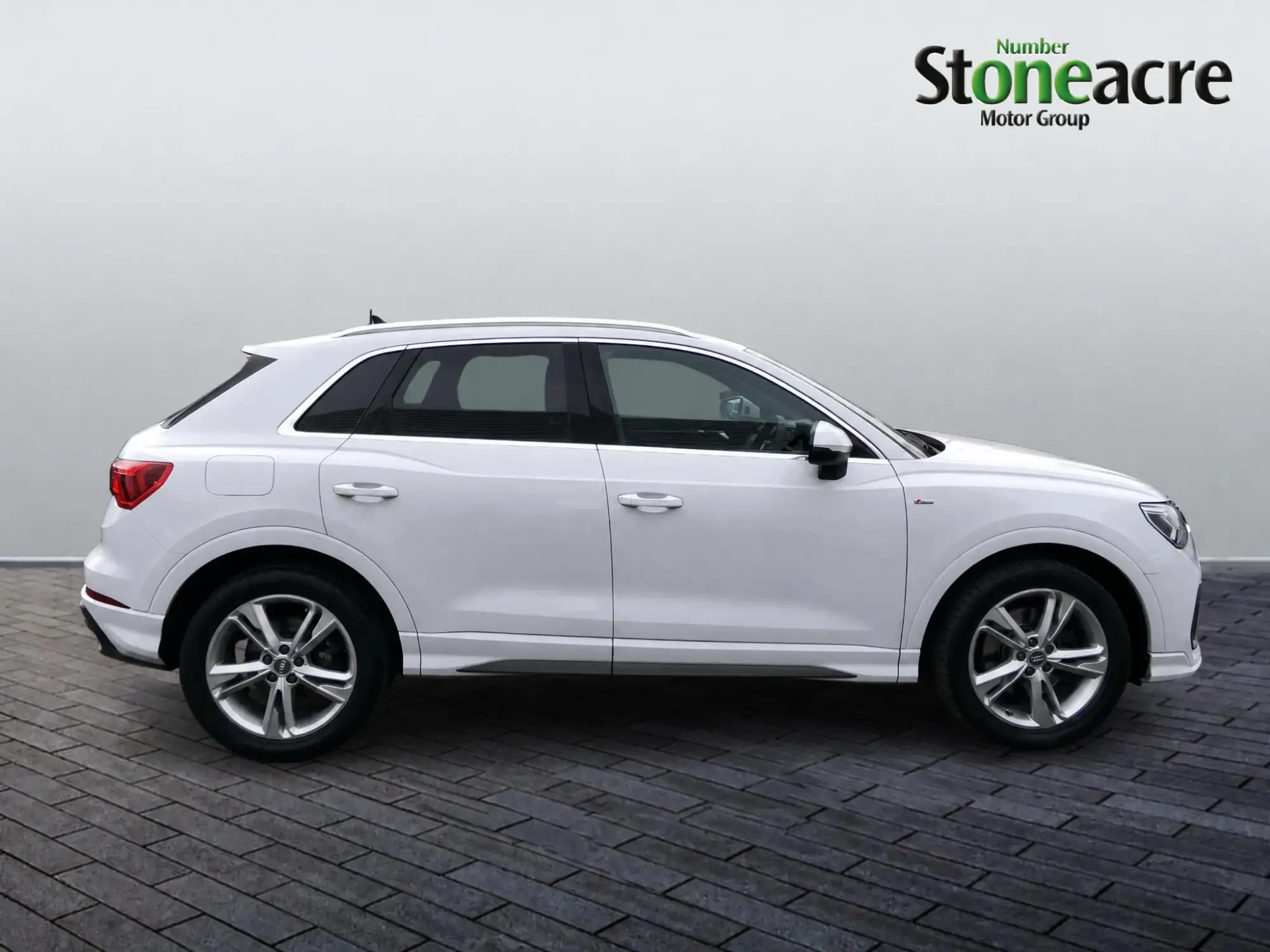 Audi Q3 2.0 TFSI 45 S line S Tronic quattro Euro 6 (s/s) 5dr BC19MGV Image 2 Audi Q3 2.0 TFSI 45 S line S Tronic quattro Euro 6 (s/s) 5dr BC19MGV Image 2