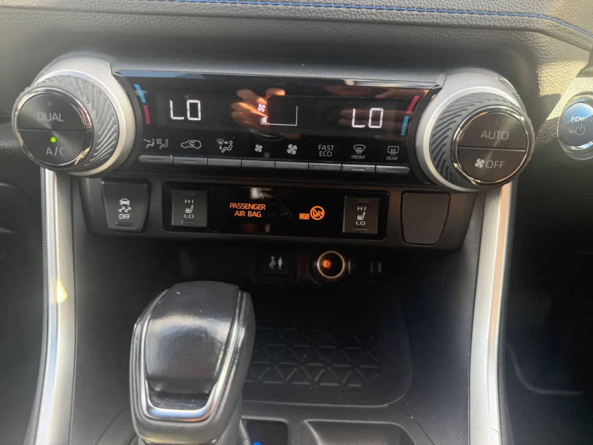 Toyota RAV4 Image 8