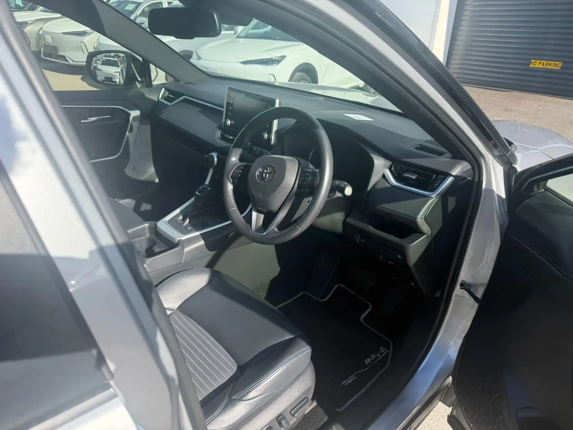 Toyota RAV4 Image 11