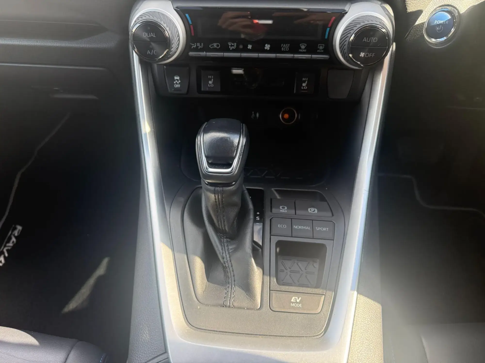 Toyota RAV4 Image 12
