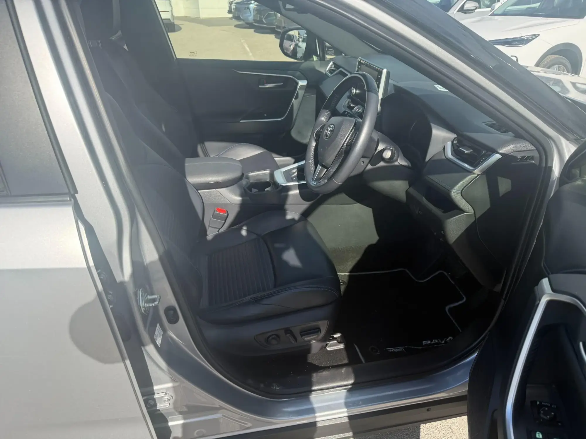 Toyota RAV4 Image 13